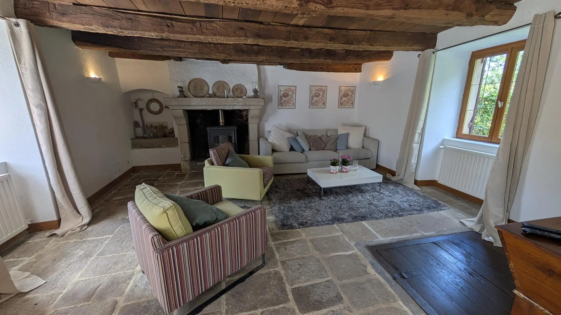 Gite La maison des Hortensias à Saint Gence en Haute-Vienne - salon_5