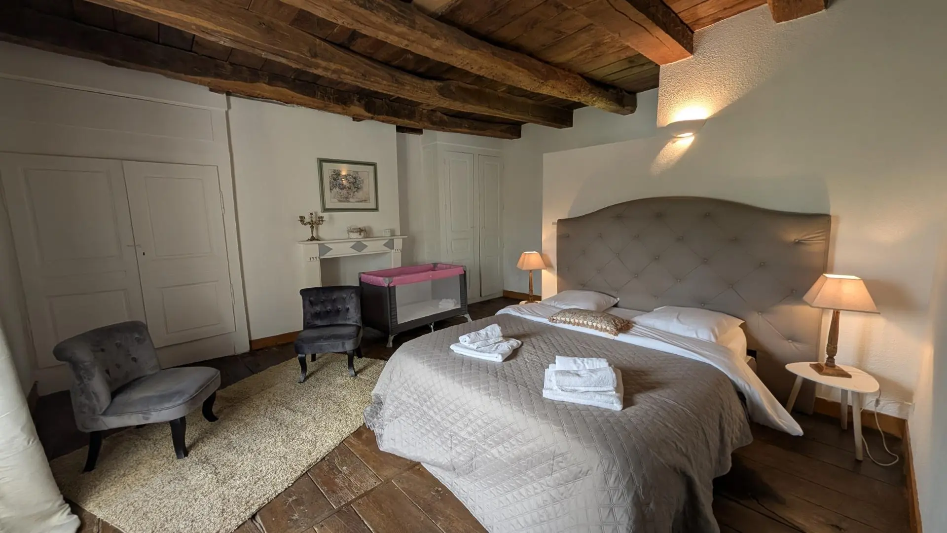 Gite La maison des Hortensias à Saint Gence en Haute-Vienne - chambre 1er étage avec salle d'eau privée_9