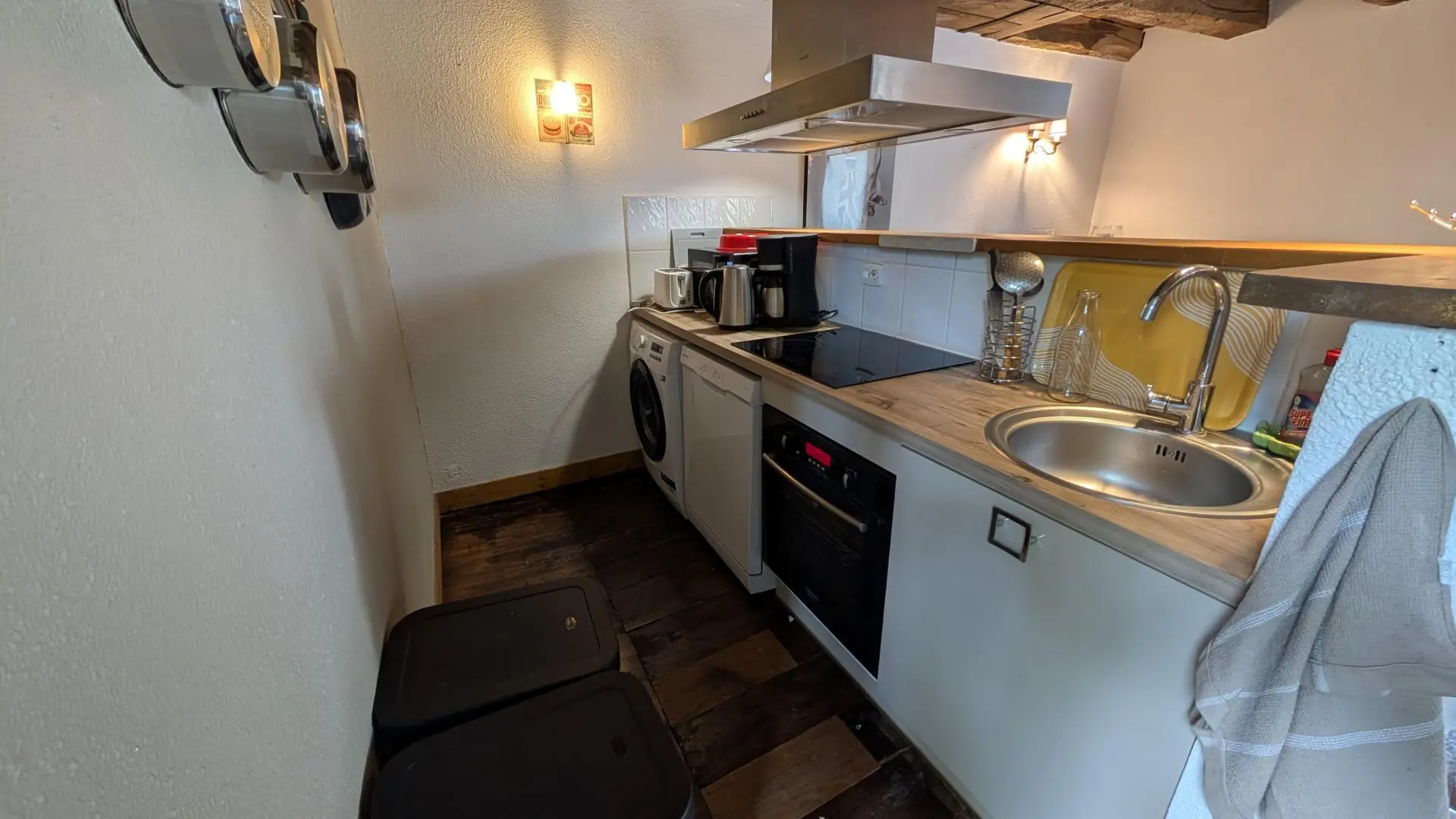 Gite La maison des Hortensias à Saint Gence en Haute-Vienne - cuisine ouverte_4