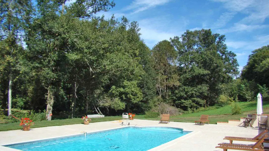 Gite Le Moulin De Pont Pery à Saint Martin Le Vieux en Haute-Vienne (Nouvelle Aquitaine). Piscine._2