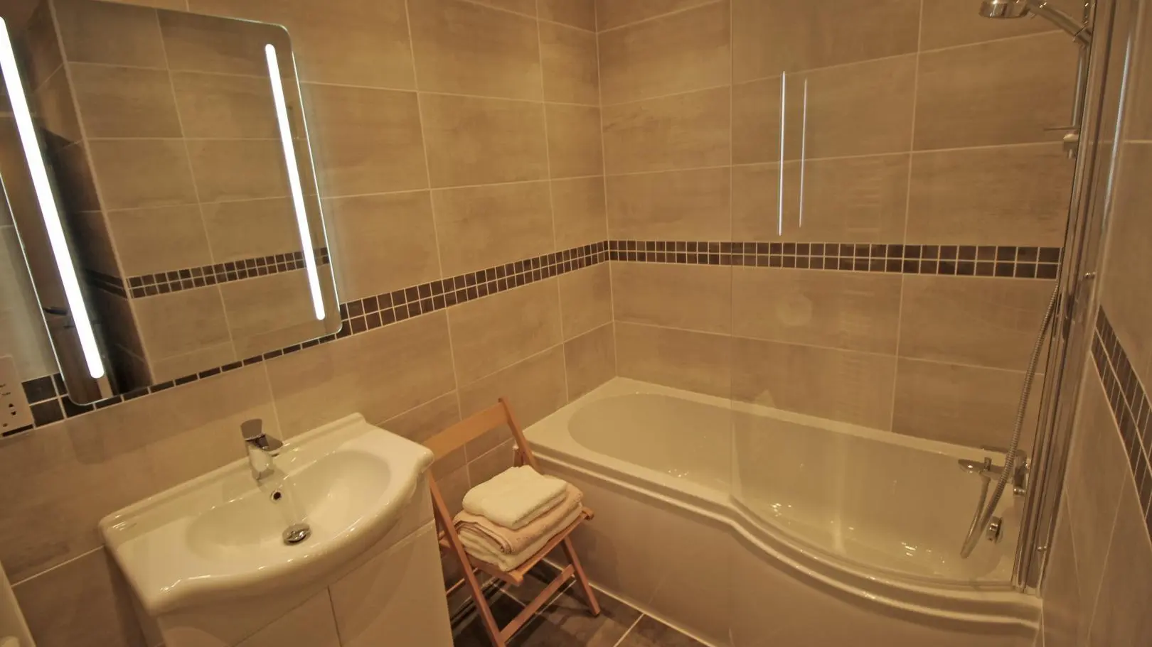 Gite Le Moulin De Pont Pery à Saint Martin Le Vieux en Haute-Vienne (Nouvelle Aquitaine) La salle de bain_29