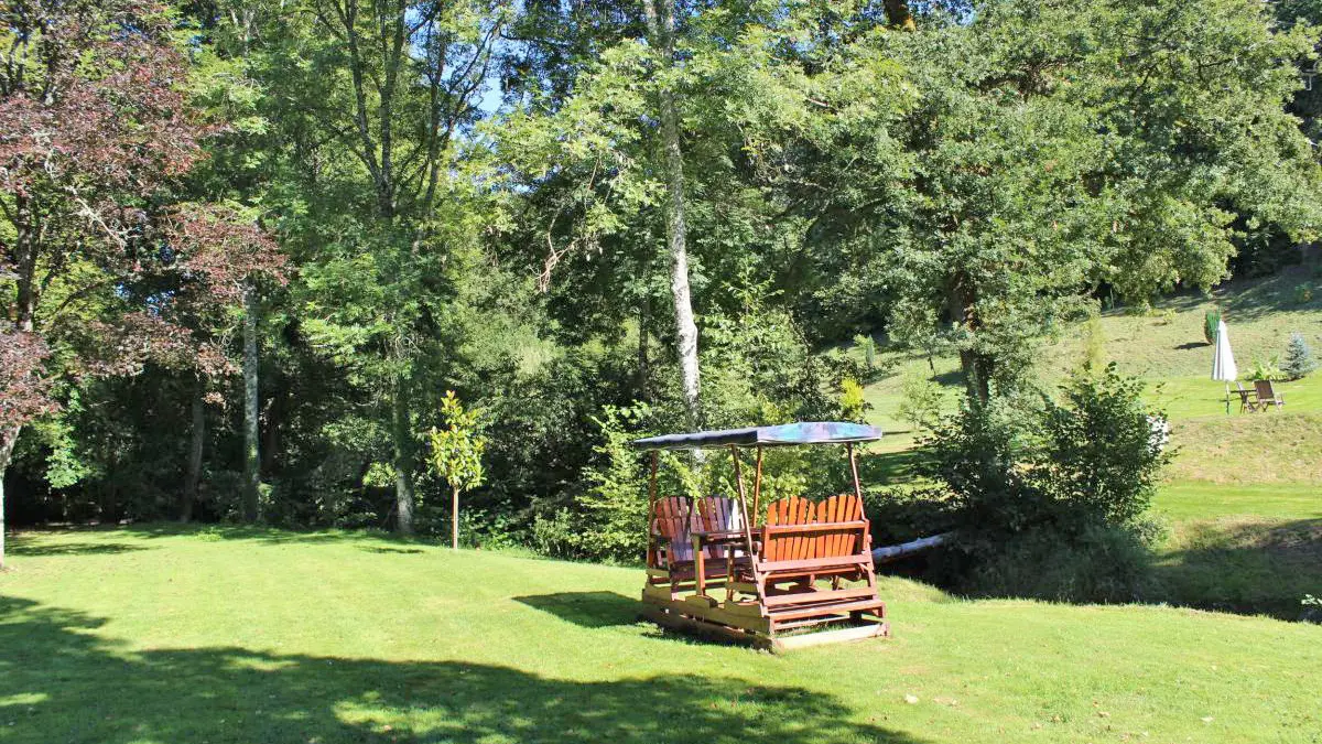 Gite Le Moulin De Pont Pery à Saint Martin Le Vieux en Haute-Vienne (Nouvelle Aquitaine). Jardin du Gite._8