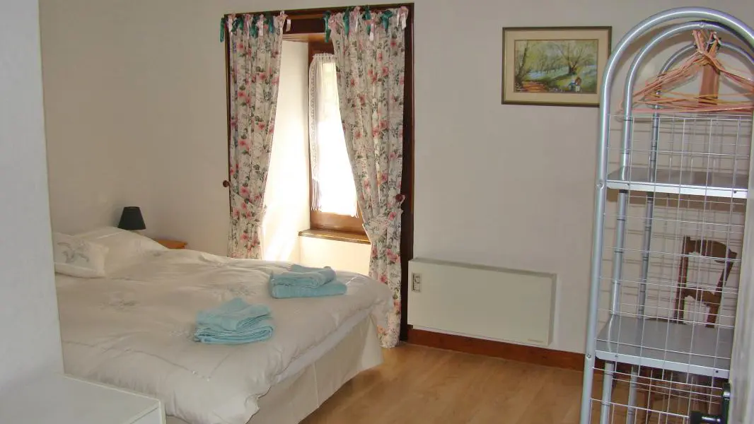 Gite Le Moulin De Pont Pery à Saint Martin Le Vieux en Haute-Vienne (Nouvelle Aquitaine). La chambre deux_27