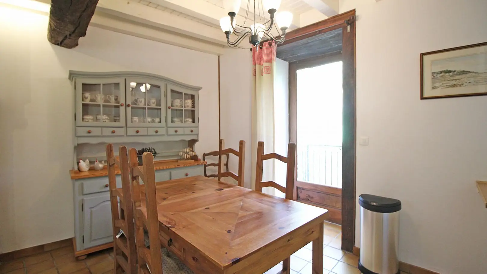 Gite Le Moulin De Pont Pery à Saint Martin Le Vieux en Haute-Vienne (Nouvelle Aquitaine). La salle a manger._23