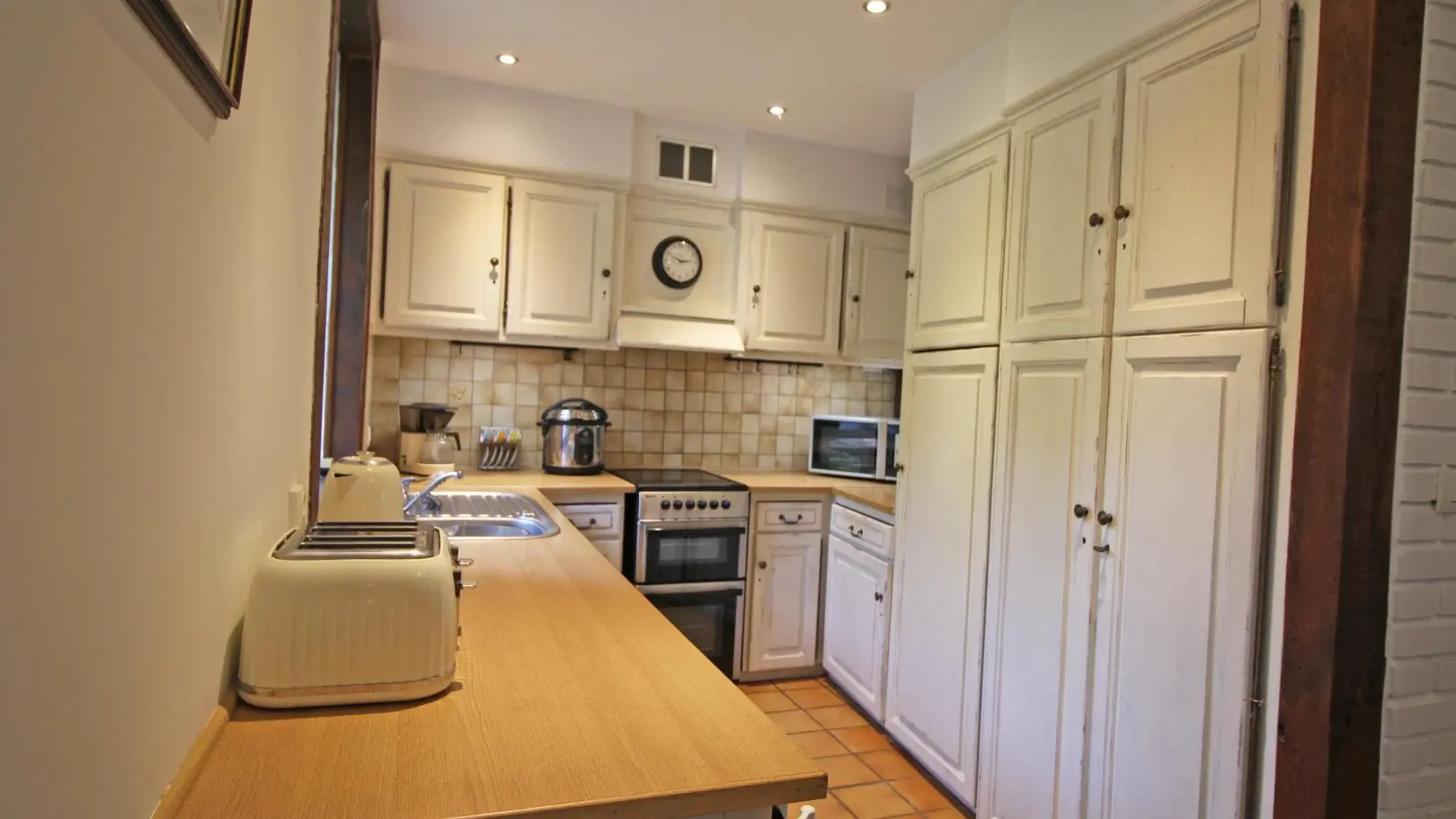 Gite Le Moulin De Pont Pery à Saint Martin Le Vieux en Haute-Vienne (Nouvelle Aquitaine). La cuisine._19