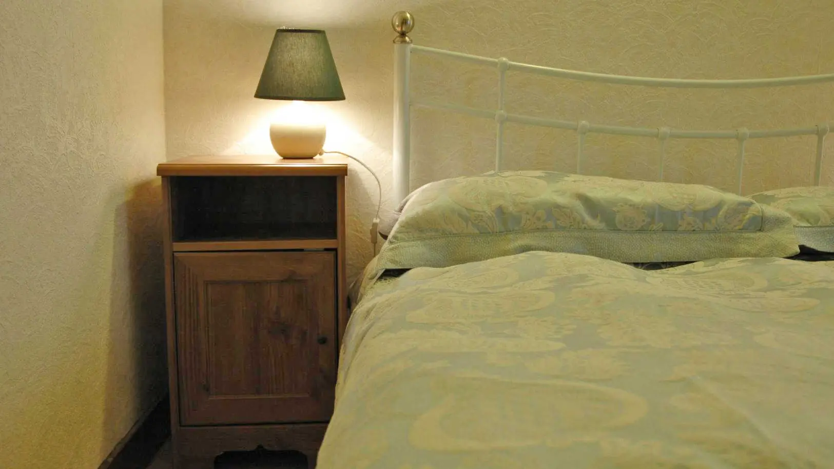 Gite Le Moulin De Pont Pery à Saint Martin Le Vieux en Haute-Vienne (Nouvelle Aquitaine). La chambre trois_28