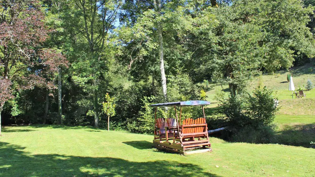 Gite Le Moulin De Pont Pery à Saint Martin Le Vieux en Haute-Vienne (Nouvelle Aquitaine). Jardin du Gite._8