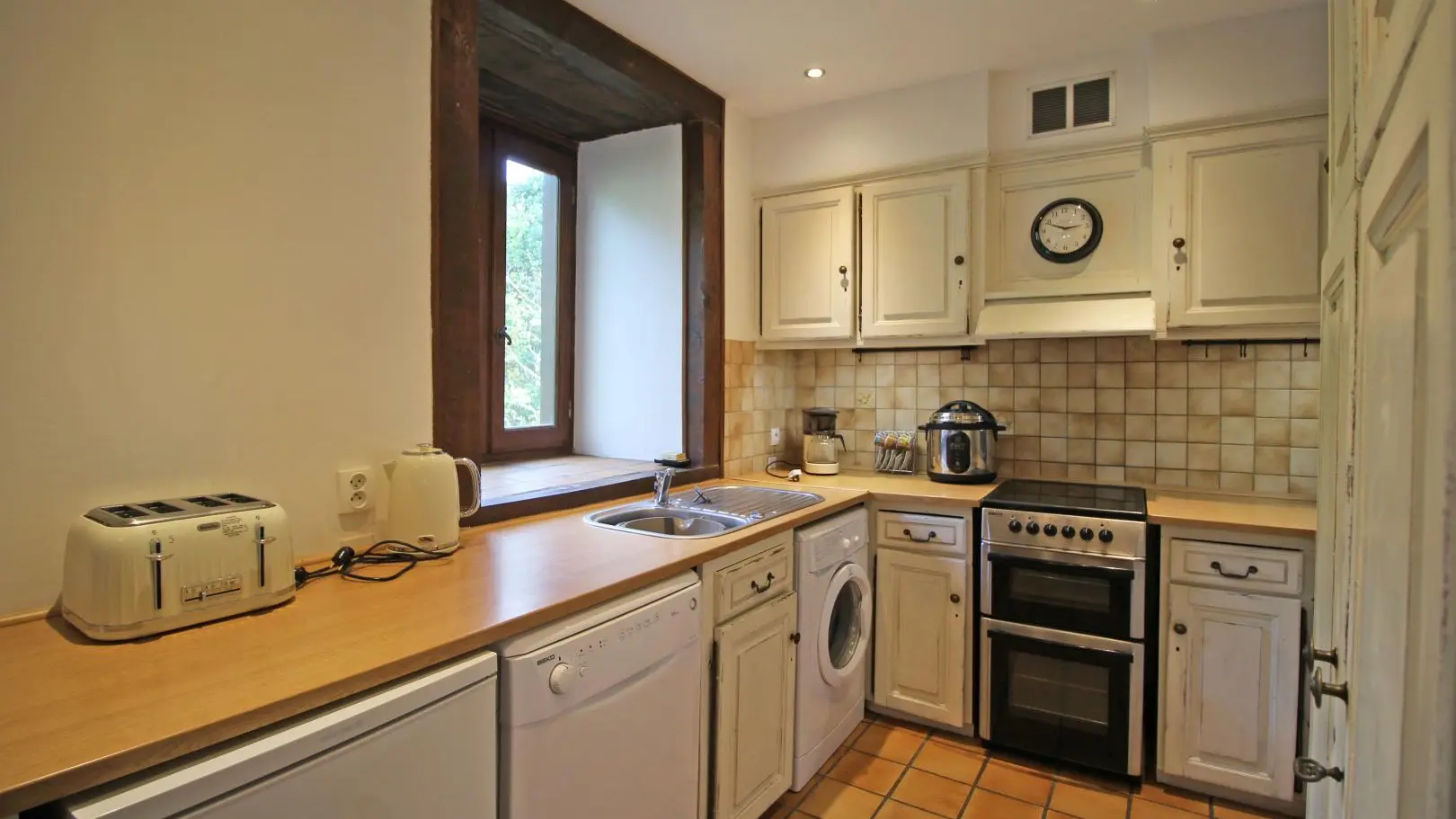 Gite Le Moulin De Pont Pery à Saint Martin Le Vieux en Haute-Vienne (Nouvelle Aquitaine). La cuisine._20