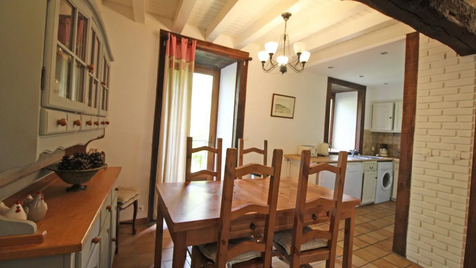 Gite Le Moulin De Pont Pery à Saint Martin Le Vieux en Haute-Vienne (Nouvelle Aquitaine). La salle a manger._21