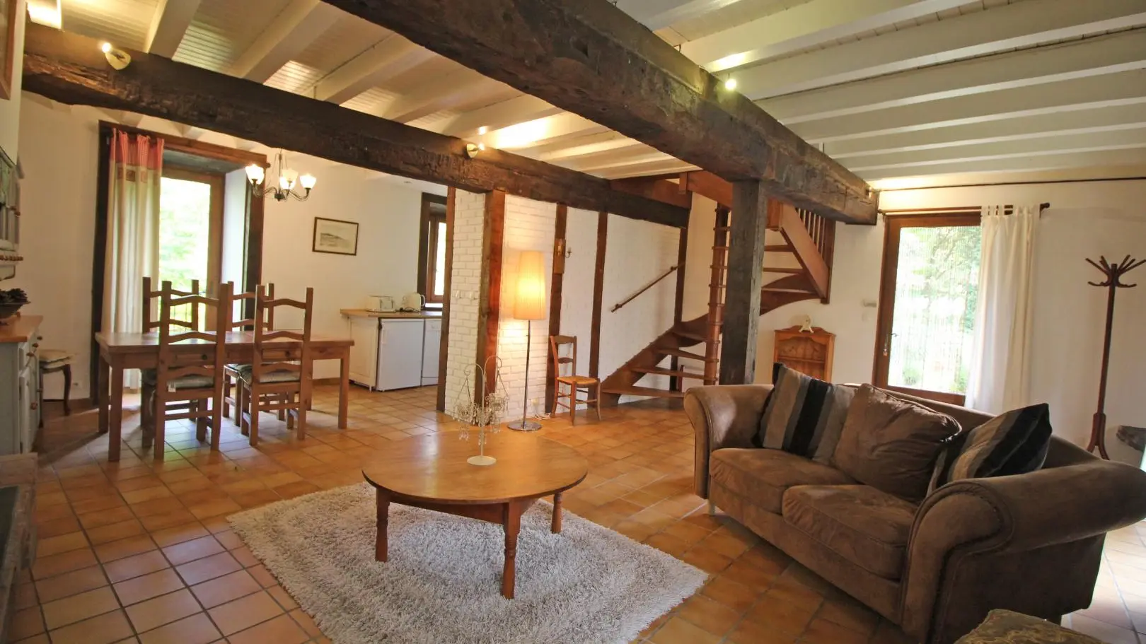 Gite Le Moulin De Pont Pery à Saint Martin Le Vieux en Haute-Vienne (Nouvelle Aquitaine). Le salon._17