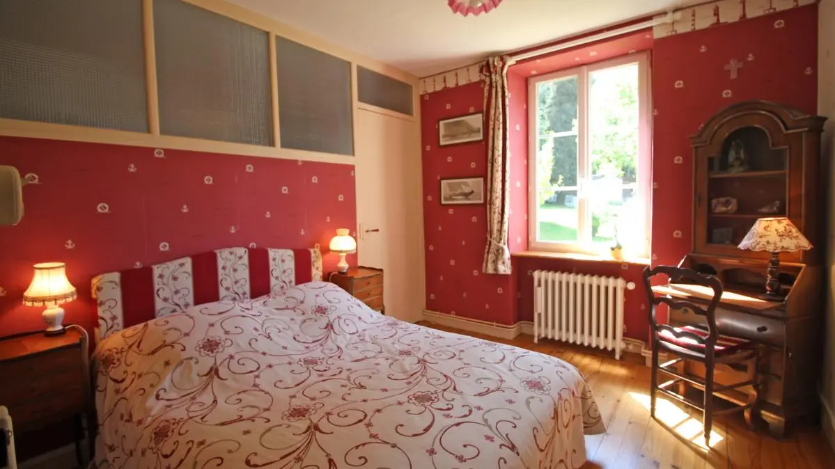 Chambre d'hôtes de la Ferme de la Roche à Bonnac la Côte en Haute-Vienne (Limousin)- chambre Rose Marine_9