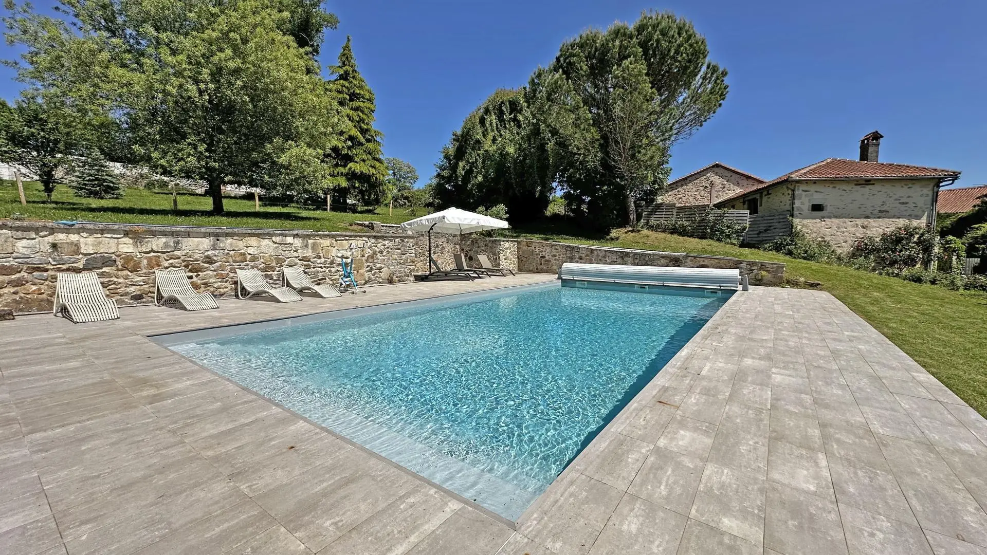 Chambre d'hôtes Le Chateau De La Chabroulie à Isle en Haute-Vienne (Nouvelle Aquitaine)_3