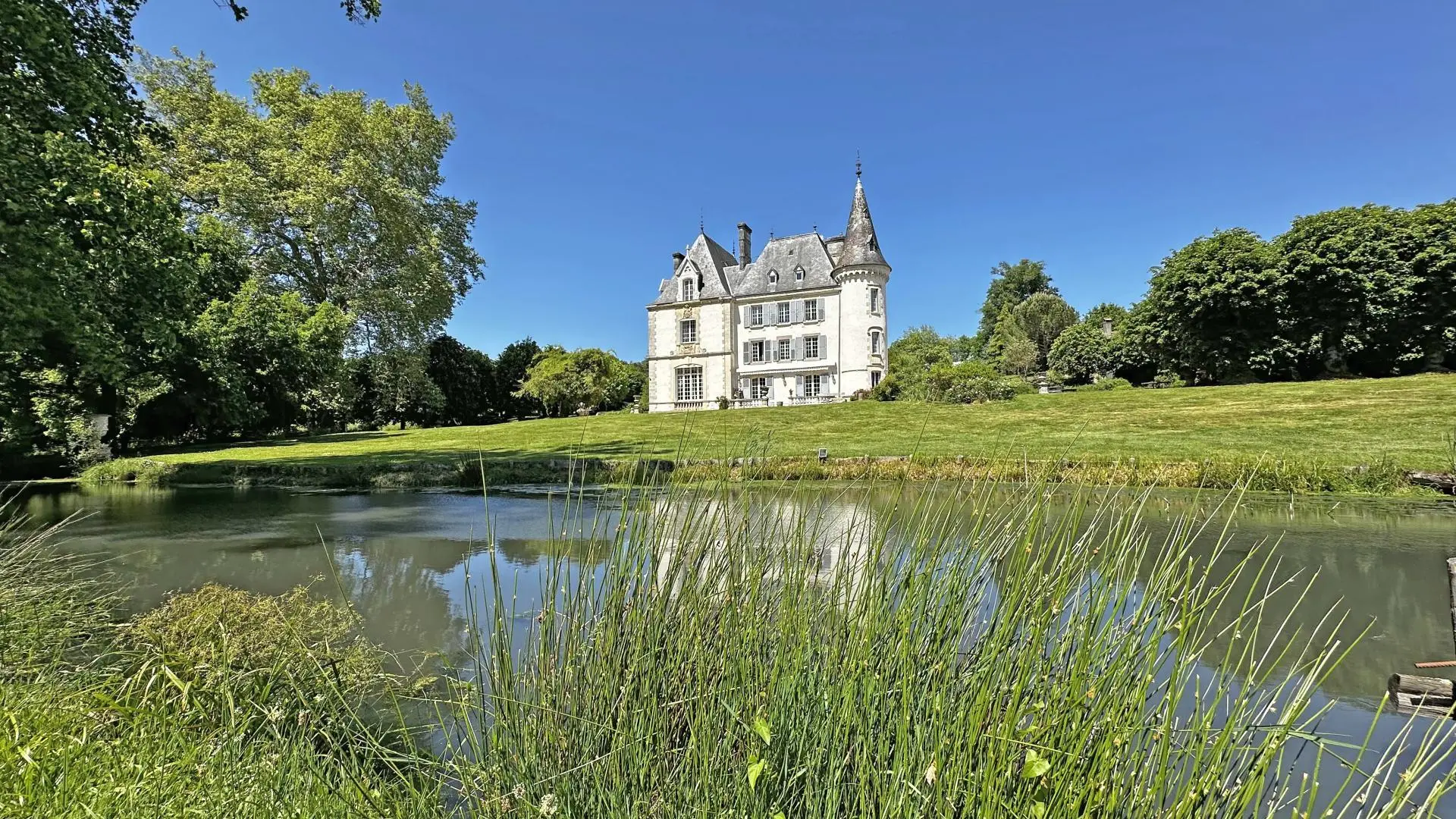 Chambre d'hôtes Le Chateau De La Chabroulie à Isle en Haute-Vienne (Nouvelle Aquitaine)_81