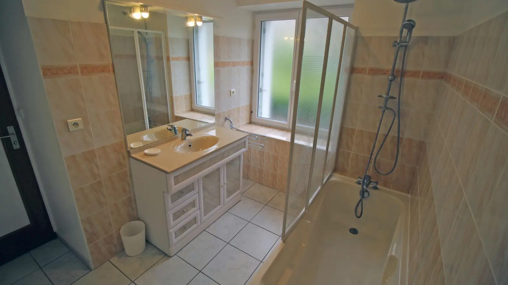 Le gîte de Champblanc à Arnac la Poste en Haute-Vienne (Limousin)- salle de bains_9