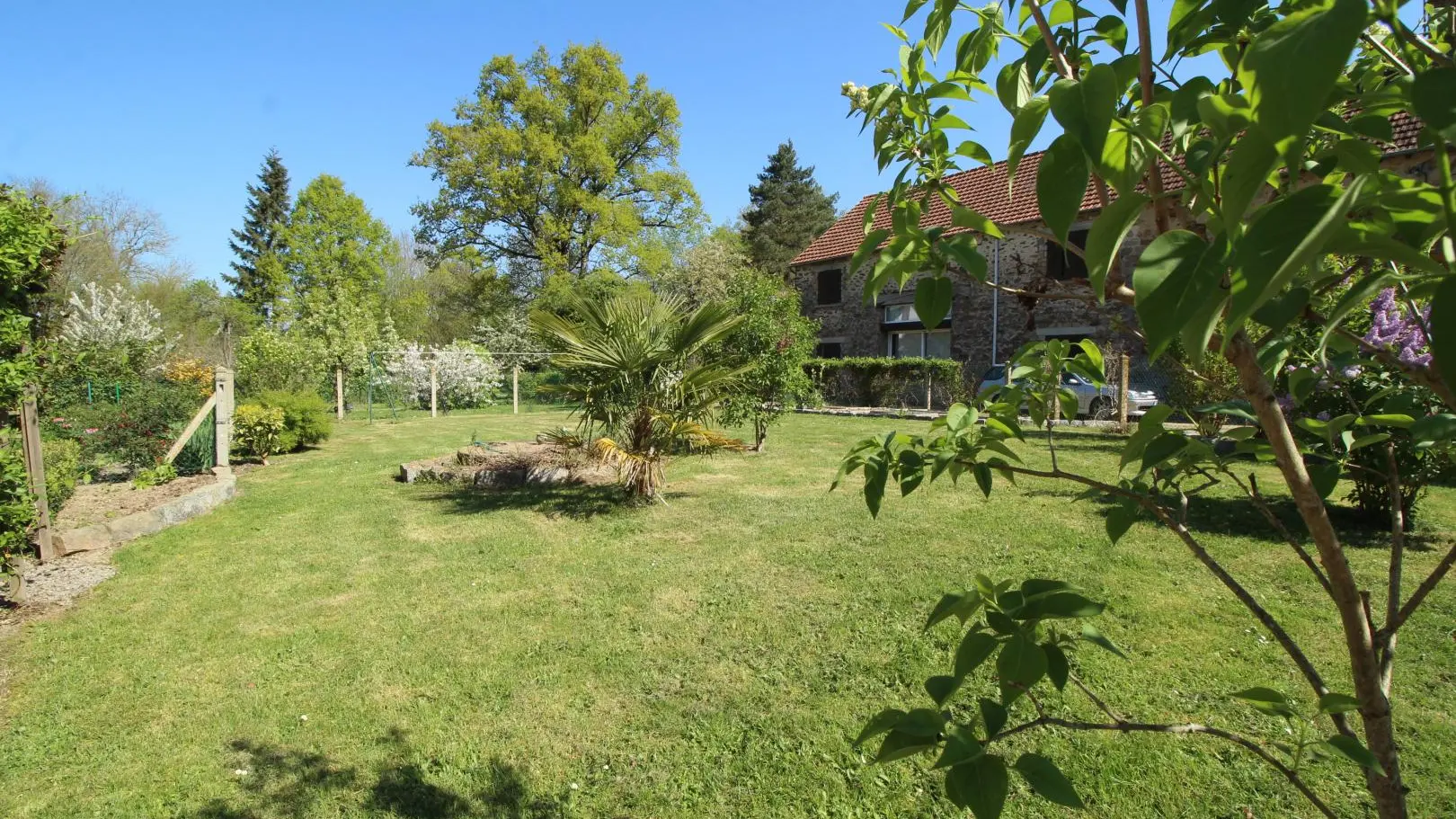 Le gîte de Champblanc à Arnac la Poste en Haute-Vienne (Limousin)- jardin_3