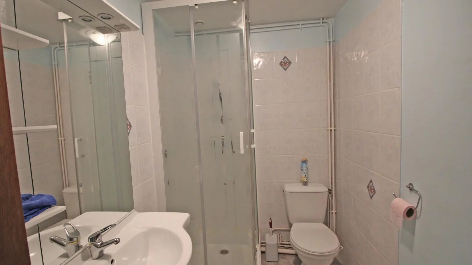 Le gîte de Champblanc à Arnac la Poste en Haute-Vienne (Limousin) - salle d'eau étage_18