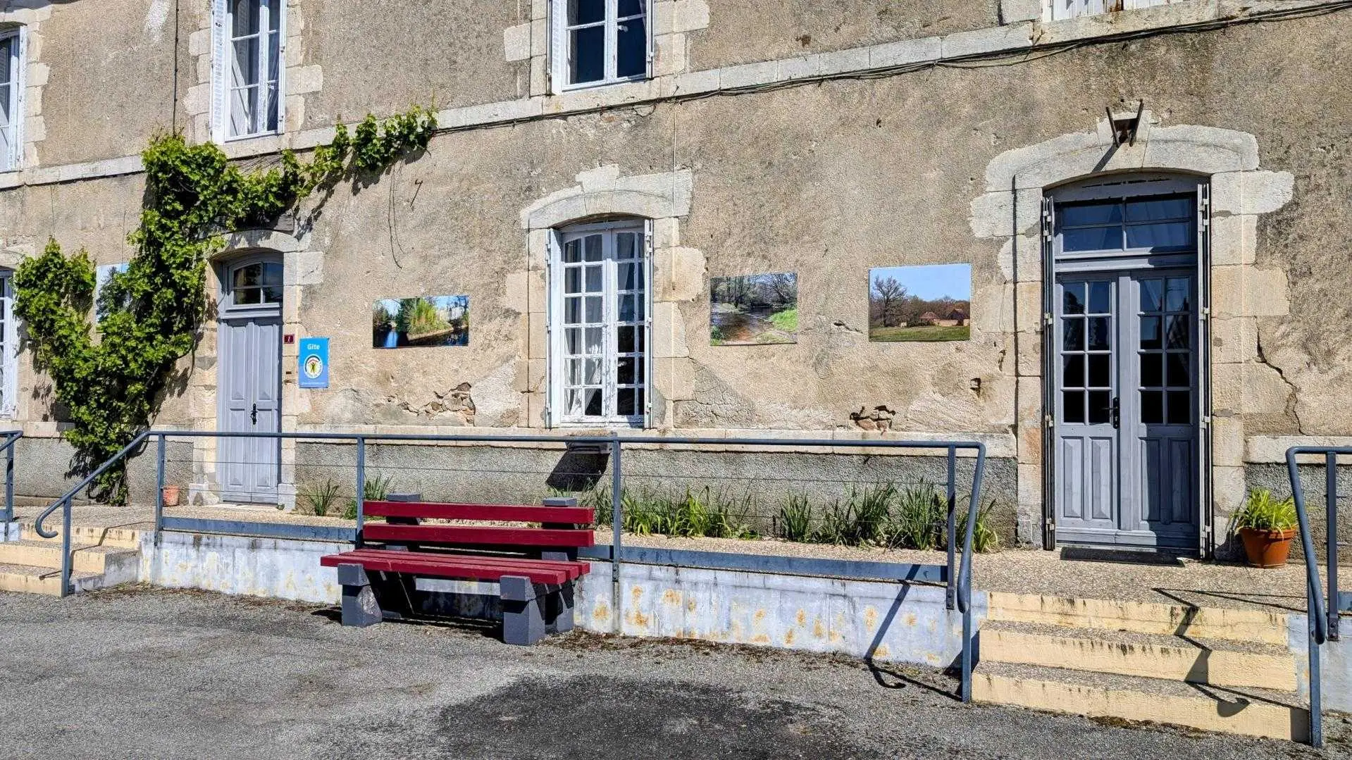 Gite Le Bourg à Lussac-les-Eglises en Haute-Vienne (Limousin en Nouvelle Aquitaine) - côté bourgade_5