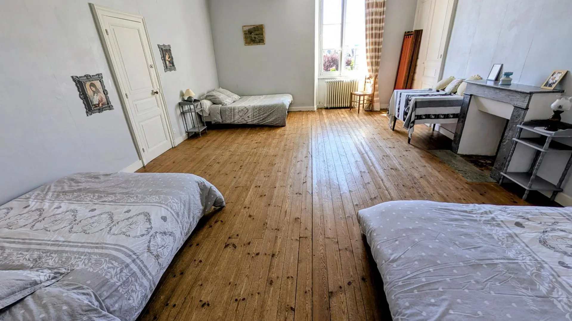 Gite Le Bourg à Lussac-les-Eglises en Haute-Vienne (Limousin en Nouvelle Aquitaine) - chambre 3 lits 2 pers._21