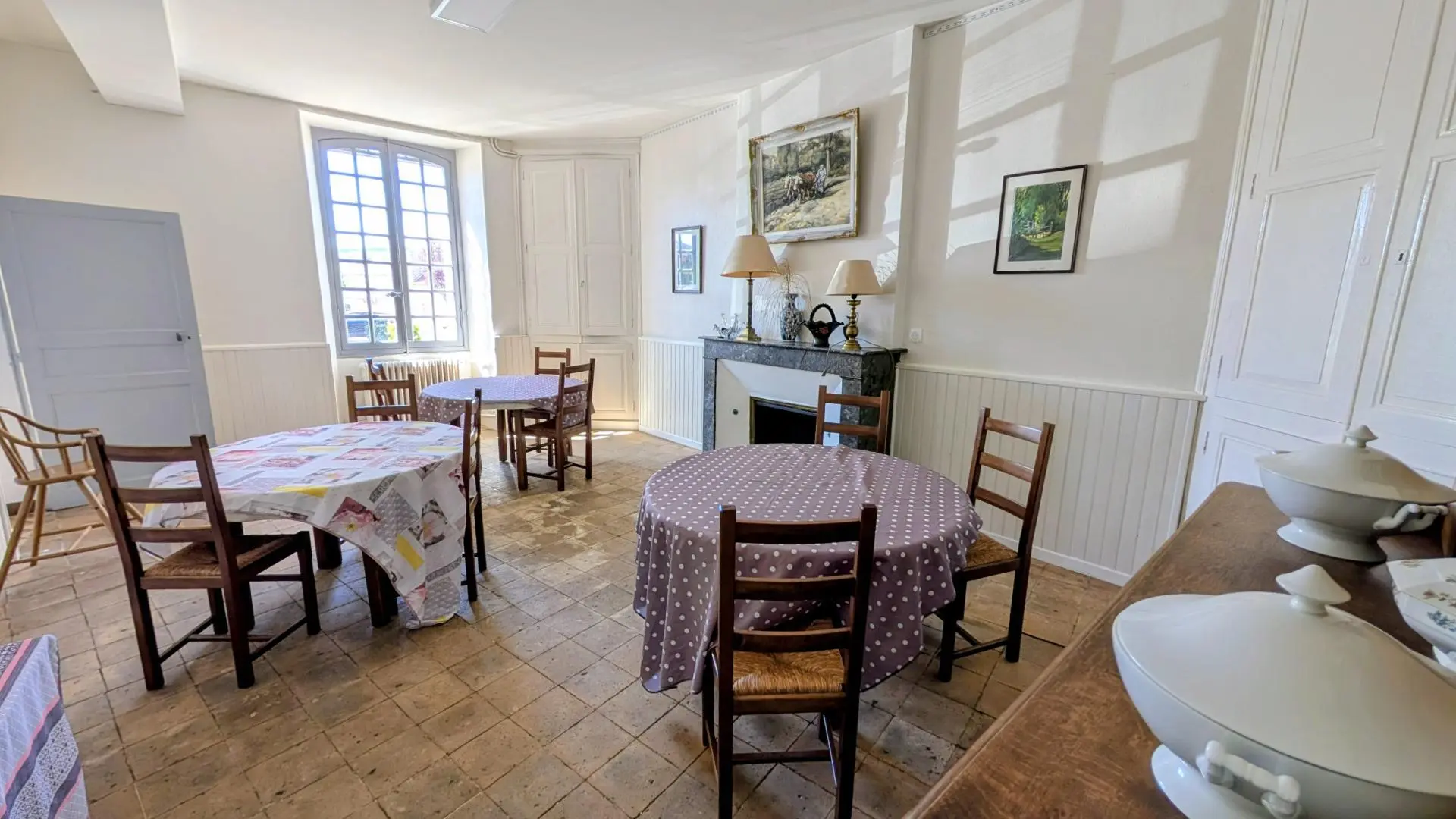 Gite Le Bourg à Lussac-les-Eglises en Haute-Vienne (Limousin en Nouvelle Aquitaine) - salle à manger_10