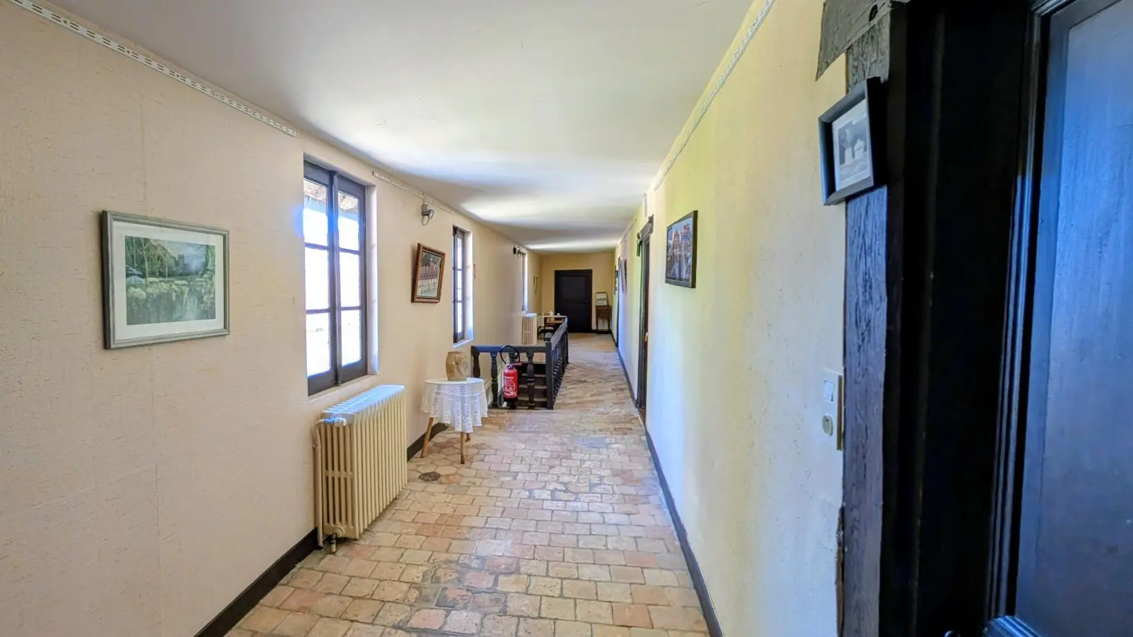 Gite Le Bourg à Lussac-les-Eglises en Haute-Vienne (Limousin en Nouvelle Aquitaine) - couloir étage_12
