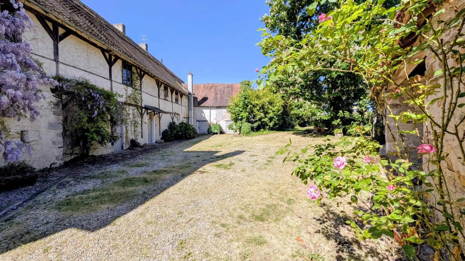 Gite Le Bourg à Lussac-les-Eglises en Haute-Vienne (Limousin en Nouvelle Aquitaine) - arrière gîte_30