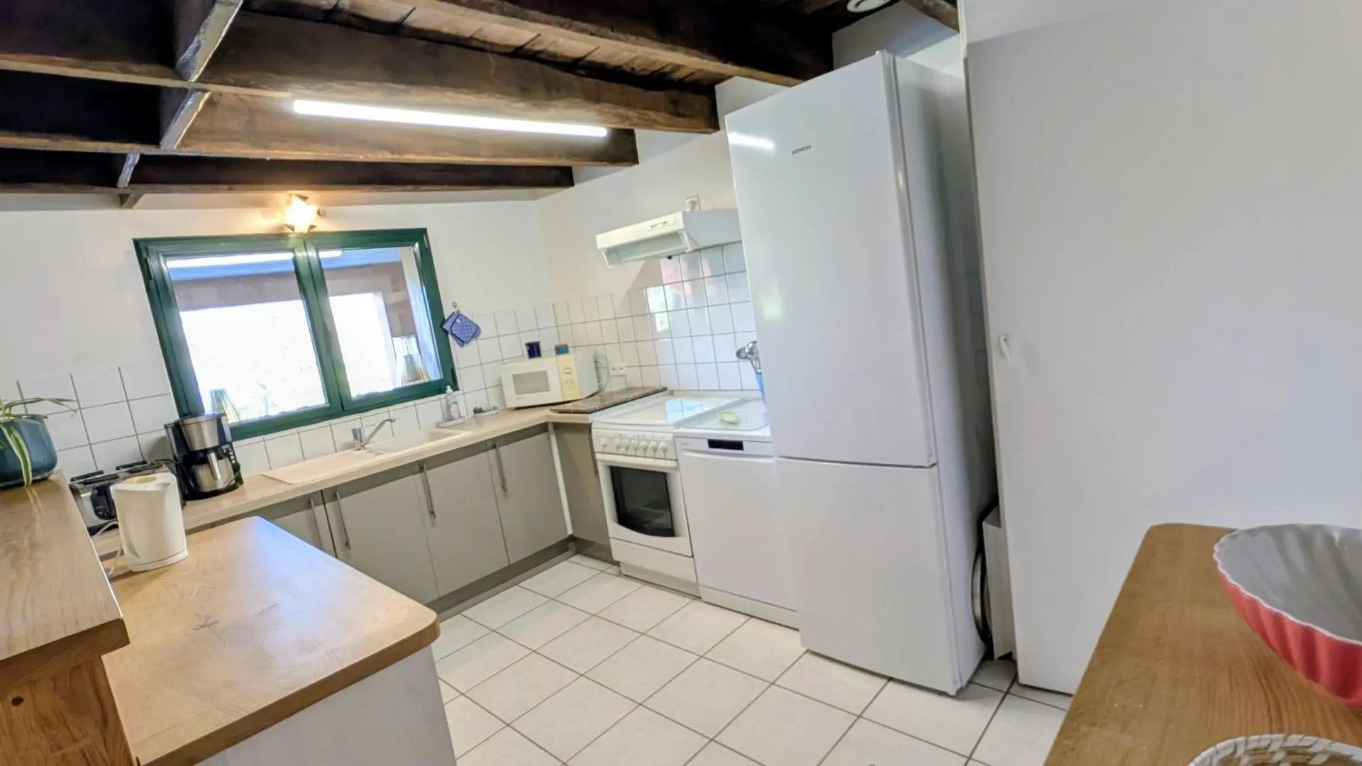 Gite de Montbrugnaud  à Mailhac sur Benaize en Haute-Vienne - cuisine ouverte_13