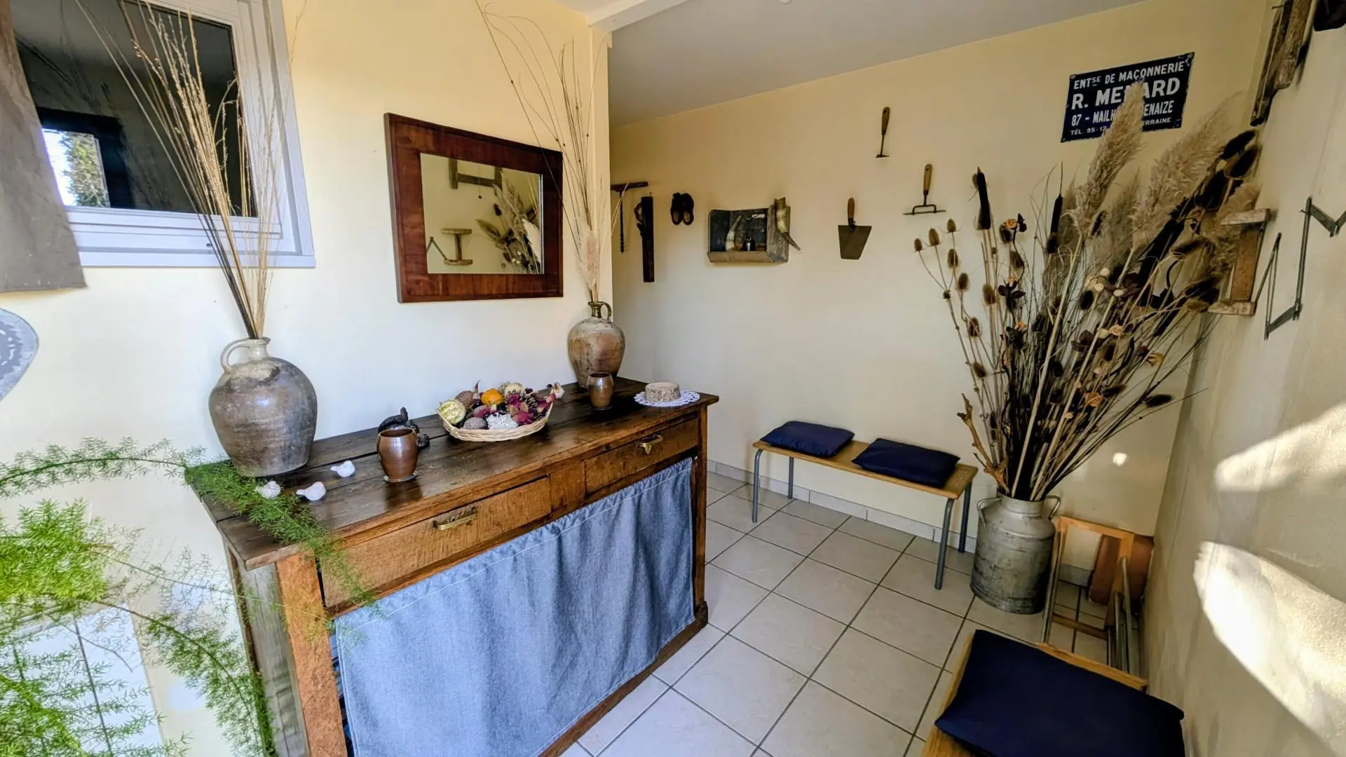 Gite de Montbrugnaud  à Mailhac sur Benaize en Haute-Vienne - vestibule_6