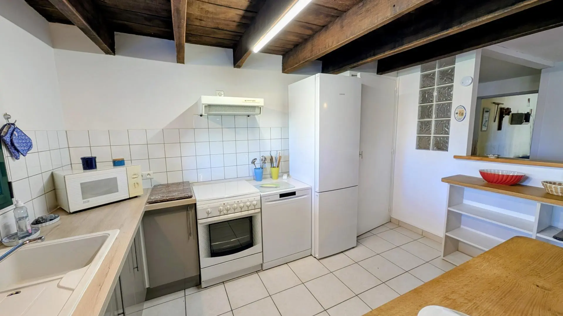 Gite de Montbrugnaud  à Mailhac sur Benaize en Haute-Vienne - cuisine ouverte_14