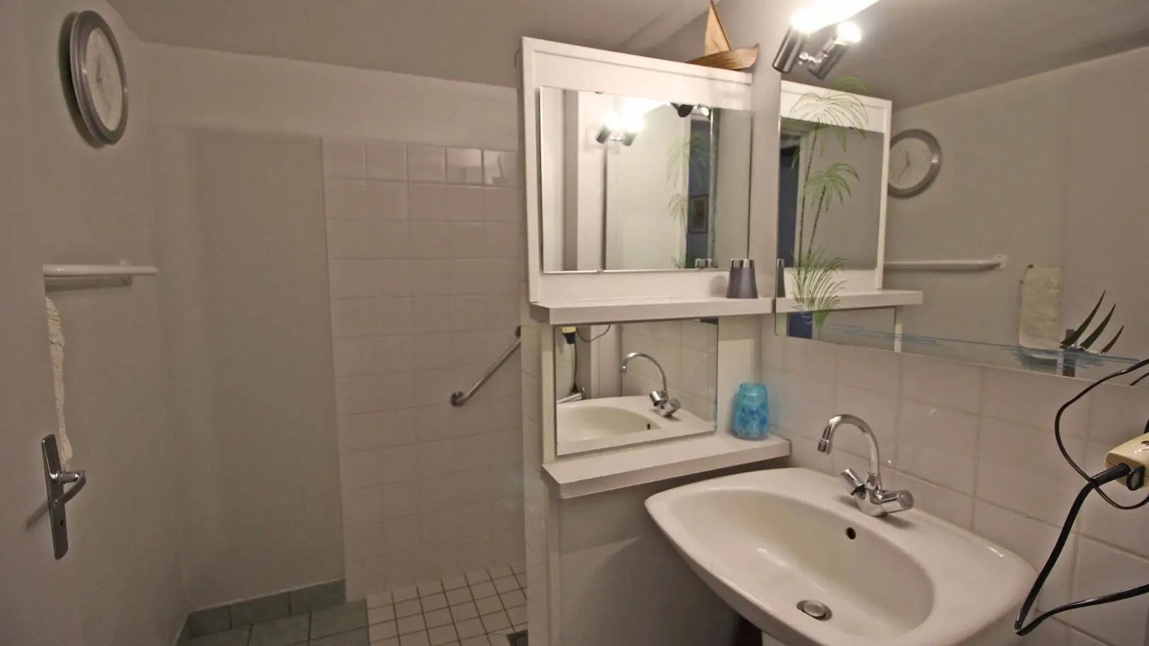 Gite de Montbrugnaud  à Mailhac sur Benaize en Haute-Vienne - salle d'eau rez de chaussée_15