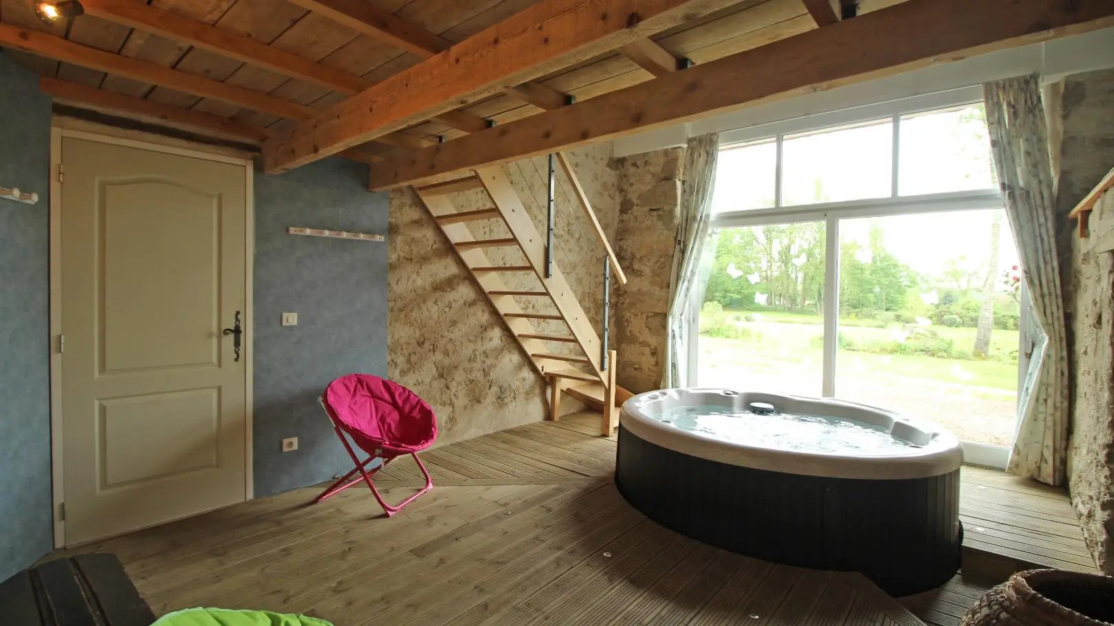 Gîte les cheyroux à St Léger-Magnazeix en Haute-Vienne (Limousin en Nouvelle Aquitaine)- salle détente_14