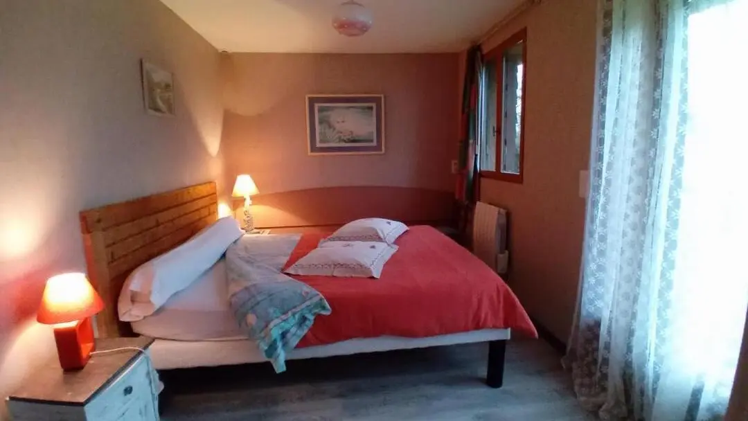 Gîte les cheyroux à St Léger-Magnazeix en Haute-Vienne (Limousin en Nouvelle Aquitaine) - Chambre rez de chaussée_21