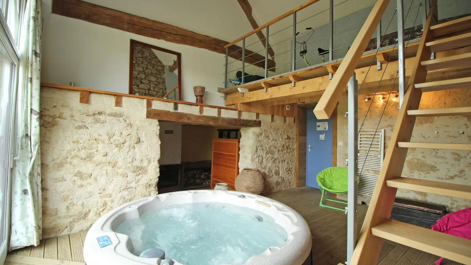 Gîte les cheyroux à St Léger-Magnazeix en Haute-Vienne (Limousin en Nouvelle Aquitaine)- salle détente_15