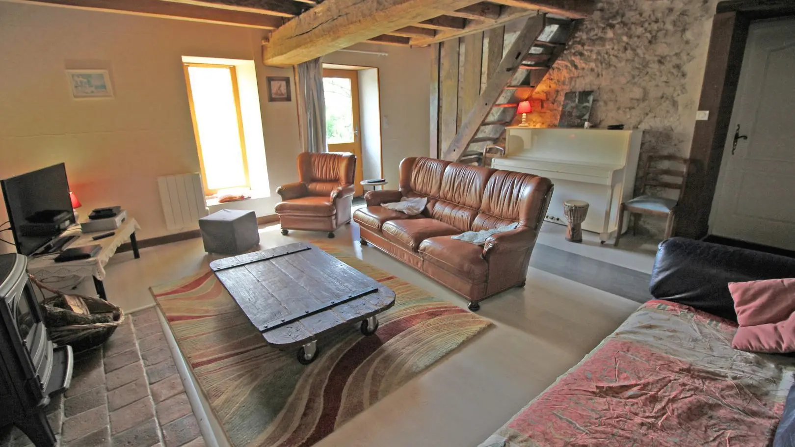 Gîte les cheyroux à St Léger-Magnazeix en Haute-Vienne (Limousin en Nouvelle Aquitaine) - grand salon_13