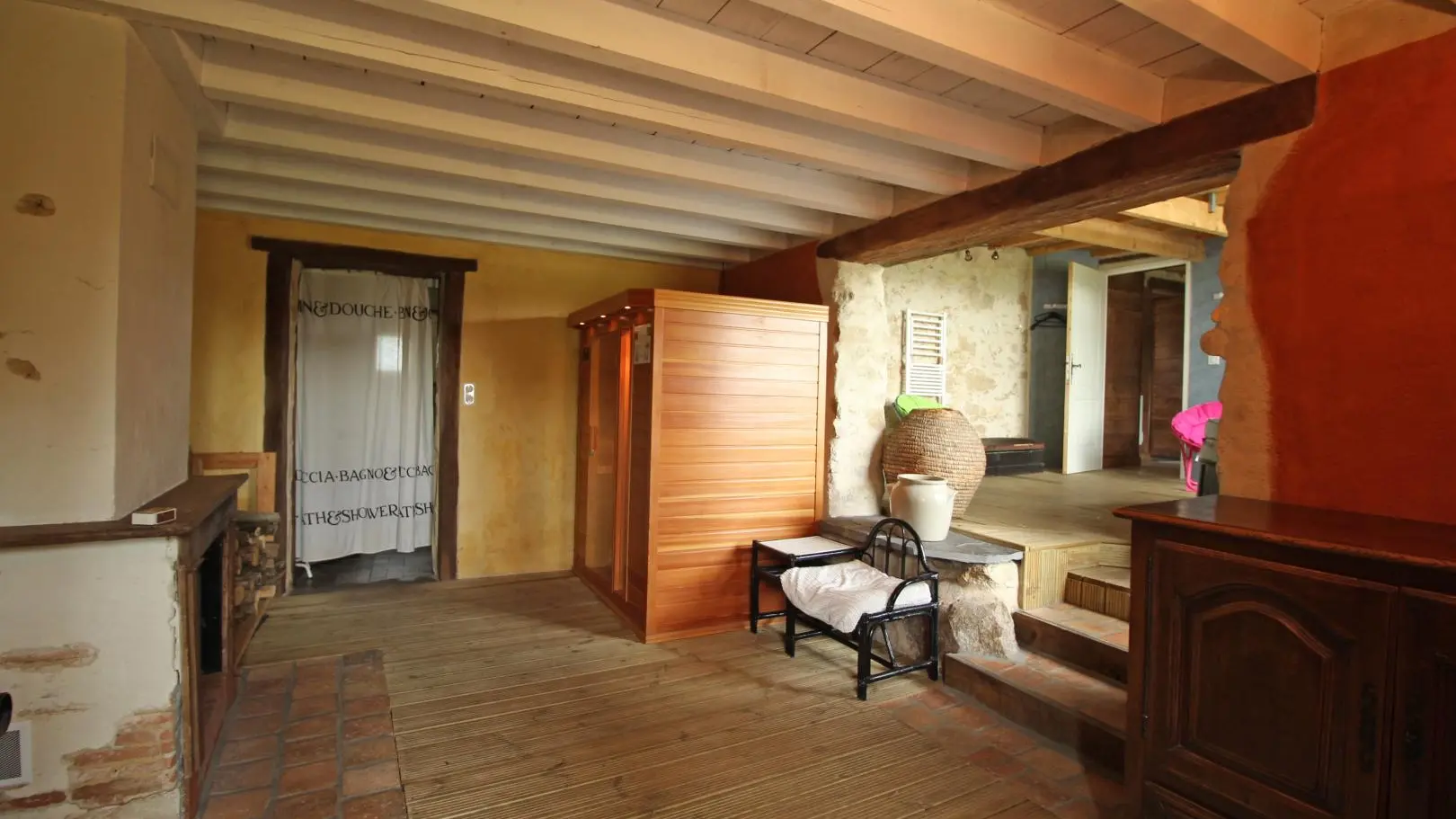 Gîte les cheyroux à St Léger-Magnazeix en Haute-Vienne (Limousin en Nouvelle Aquitaine)- salle détente_18