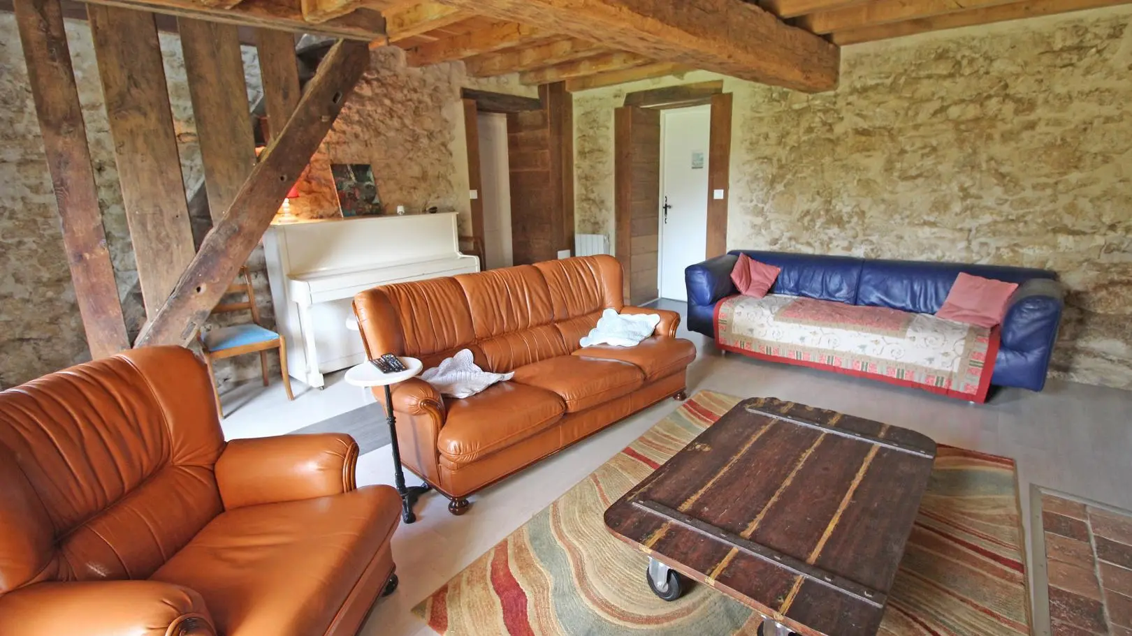 Gîte les cheyroux à St Léger-Magnazeix en Haute-Vienne (Limousin en Nouvelle Aquitaine) - grand salon_37