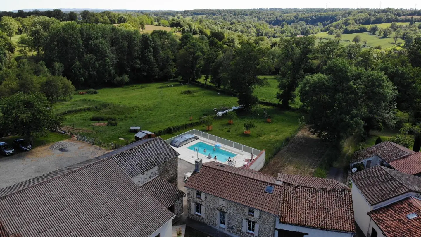 Photo aérienne du gîte le Haut Tour à Saint Sornin La Marche en Haute-Vienne (Limousin en Nouvelle Aquitaine)_2