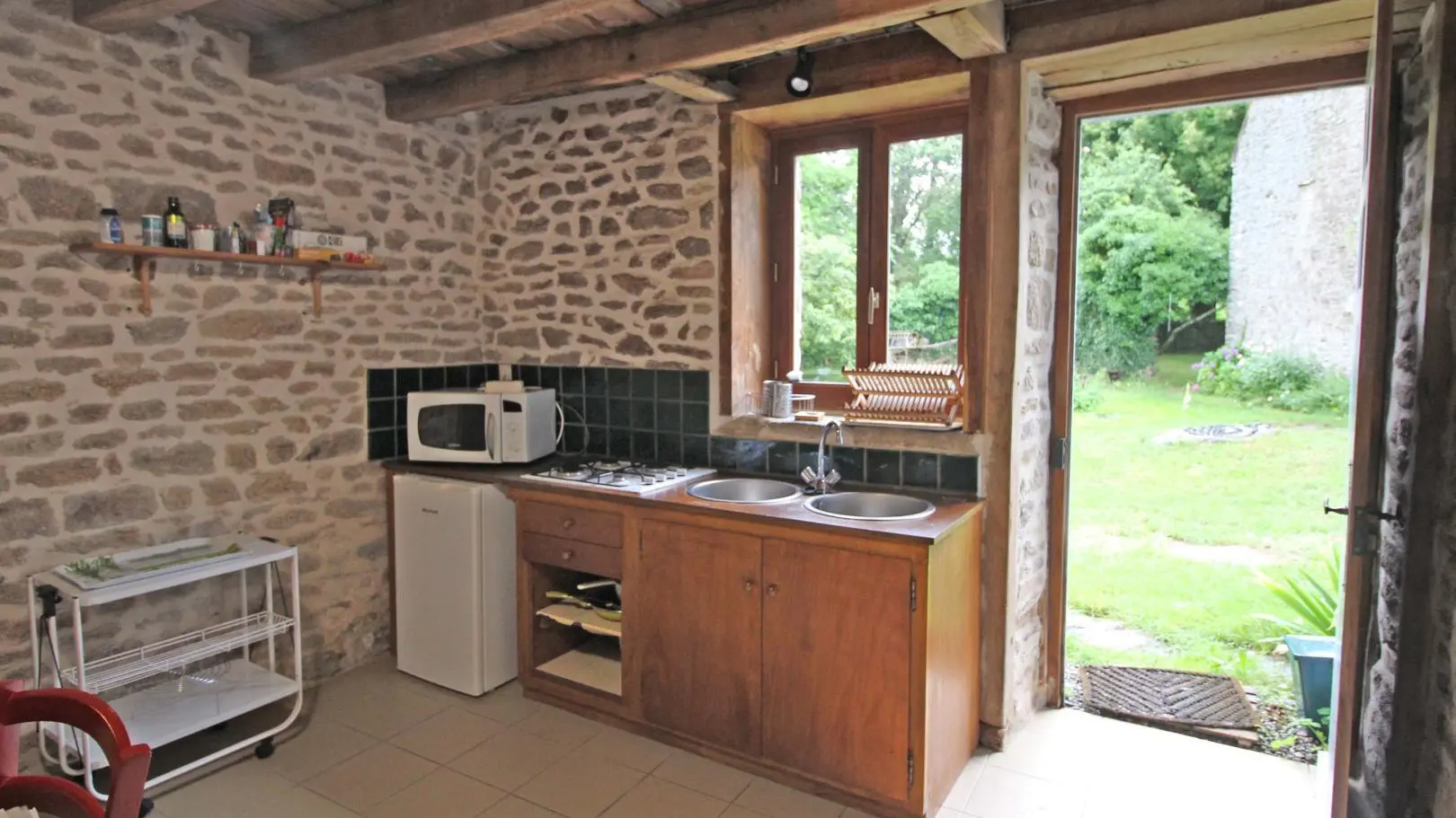 Gîte Benoîton à Saint Sulpice Les Feuilles en Haute-Vienne - cuisine  _5