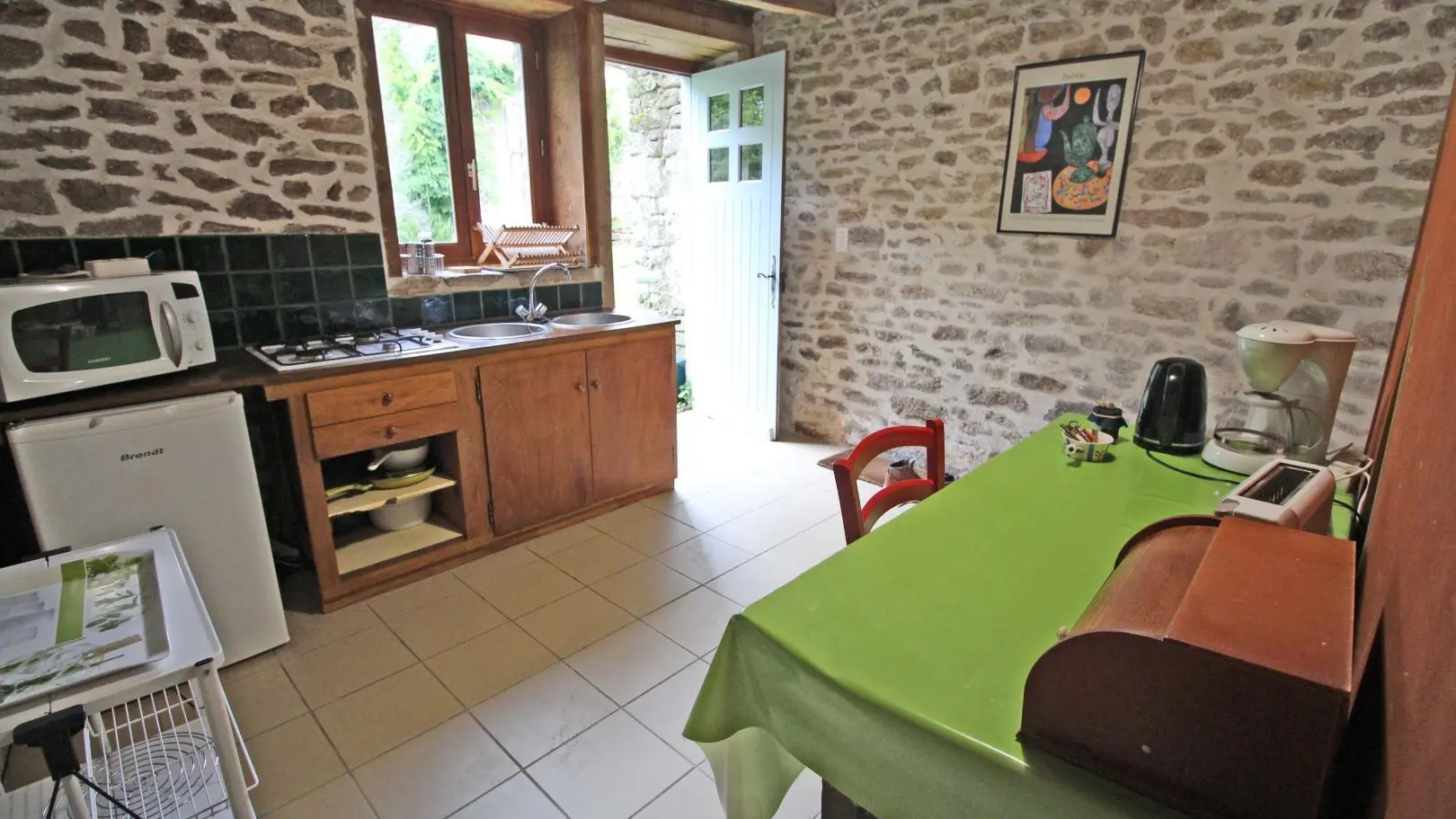 Gîte Benoîton à Saint Sulpice Les Feuilles en Haute-Vienne - cuisine_4