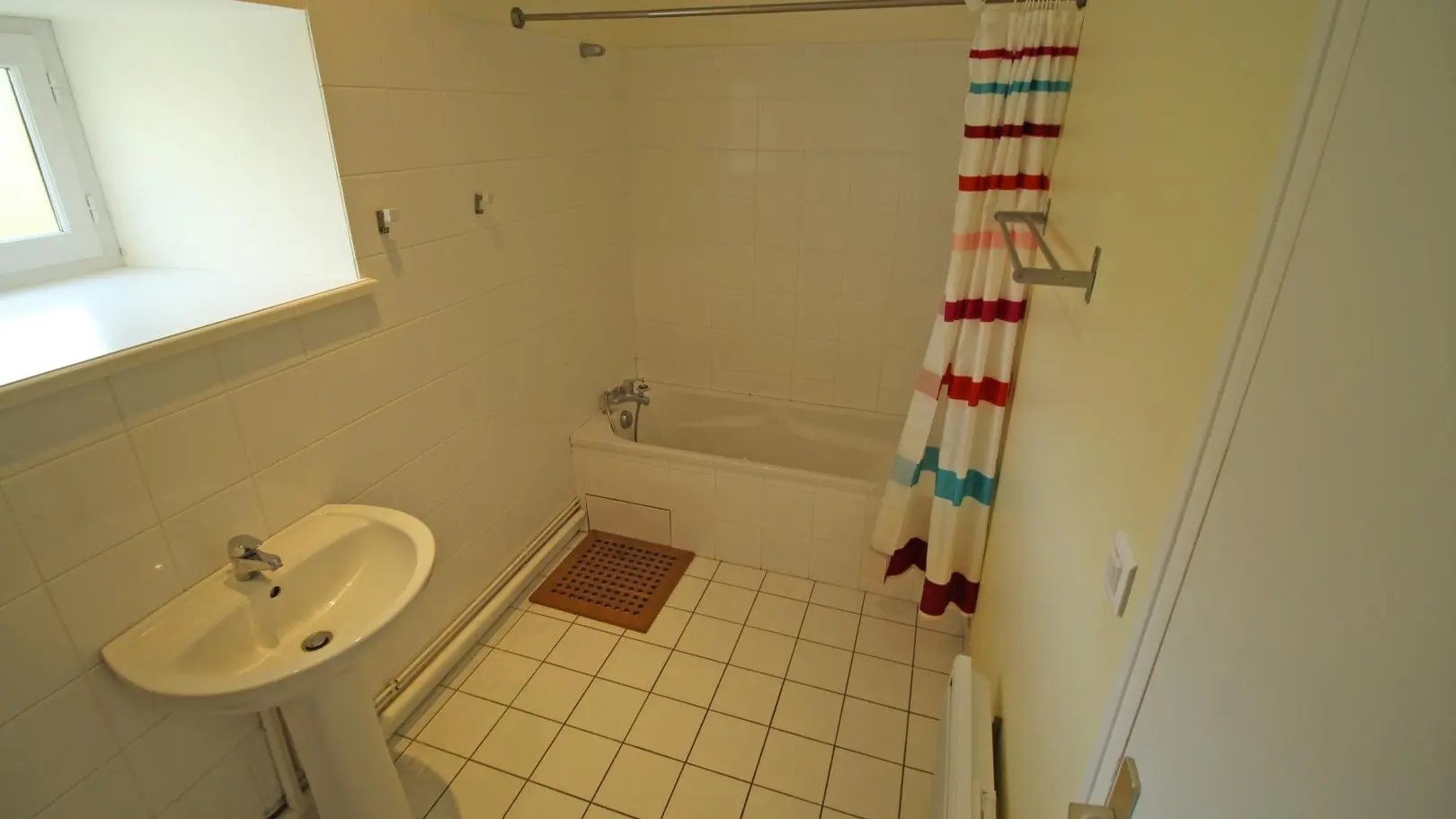 Gite La Bergerieà Berneuil en Haute-Vienne(Limousin)- salle de bains_15