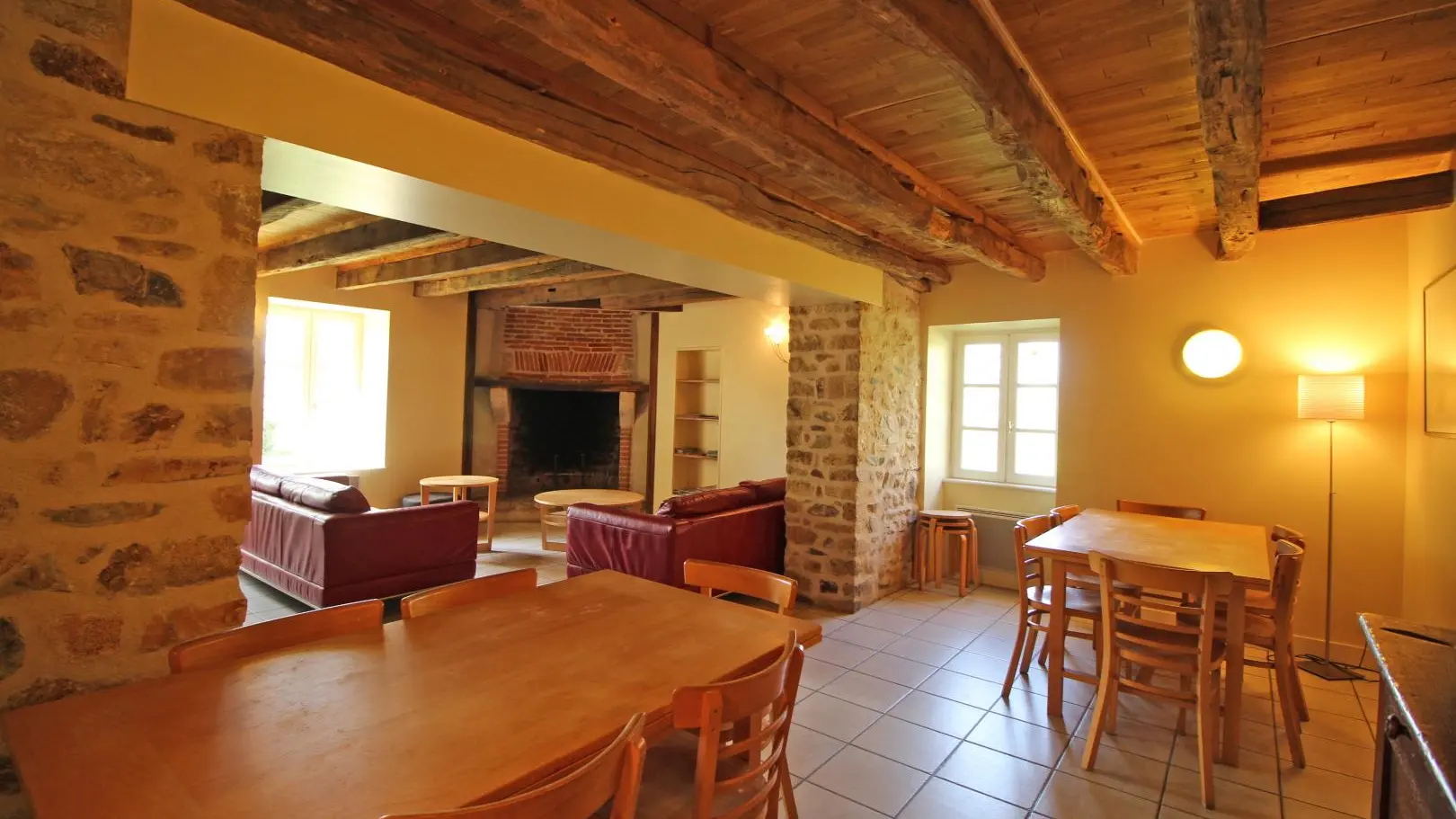 Gite La Maison De Clémence à Berneuil  en Haute-Vienne (Limousin) - coin repas_4