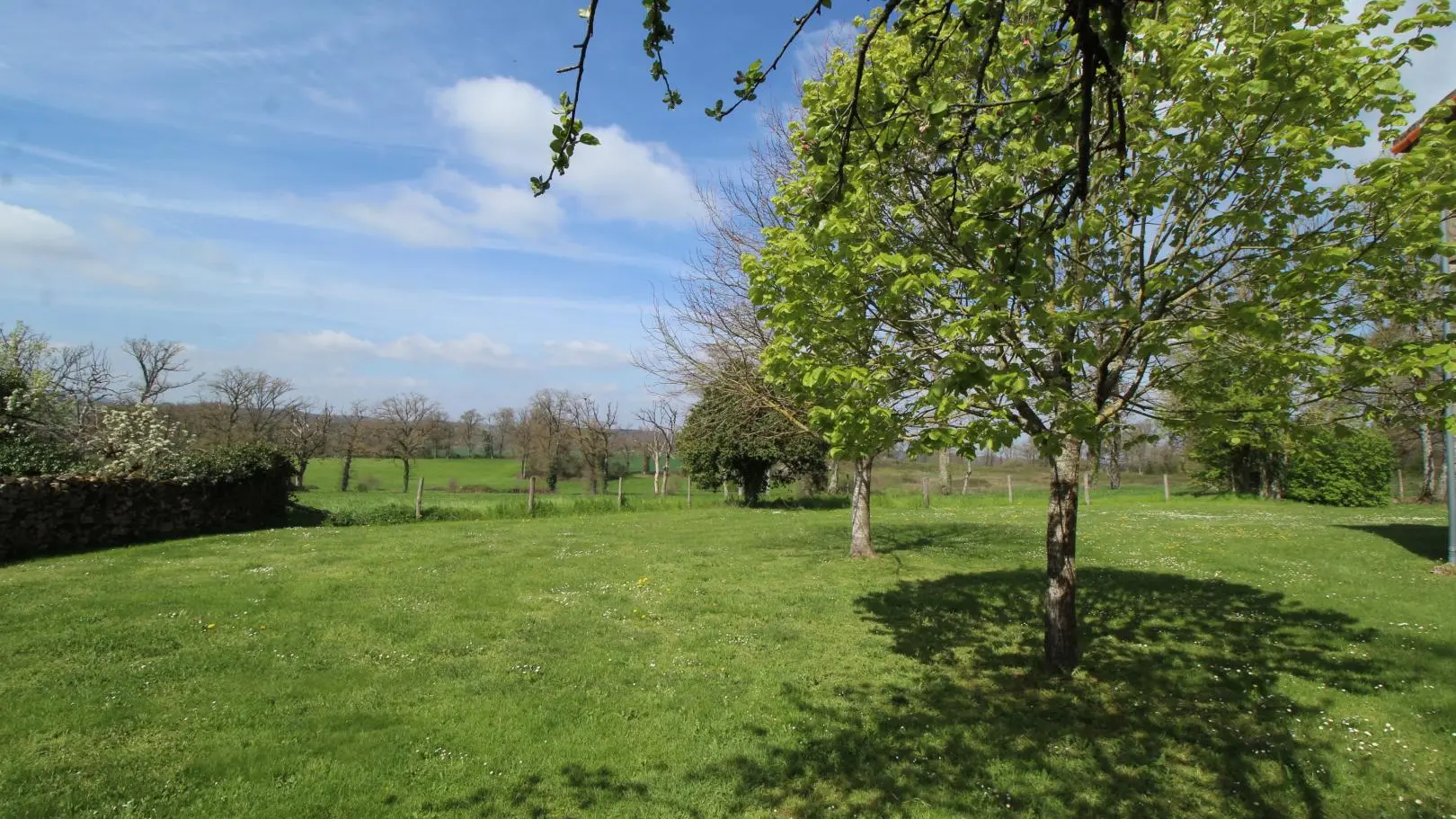 Gite La Maison De Clémence à Berneuil  en Haute-Vienne (Limousin) - jardin_36