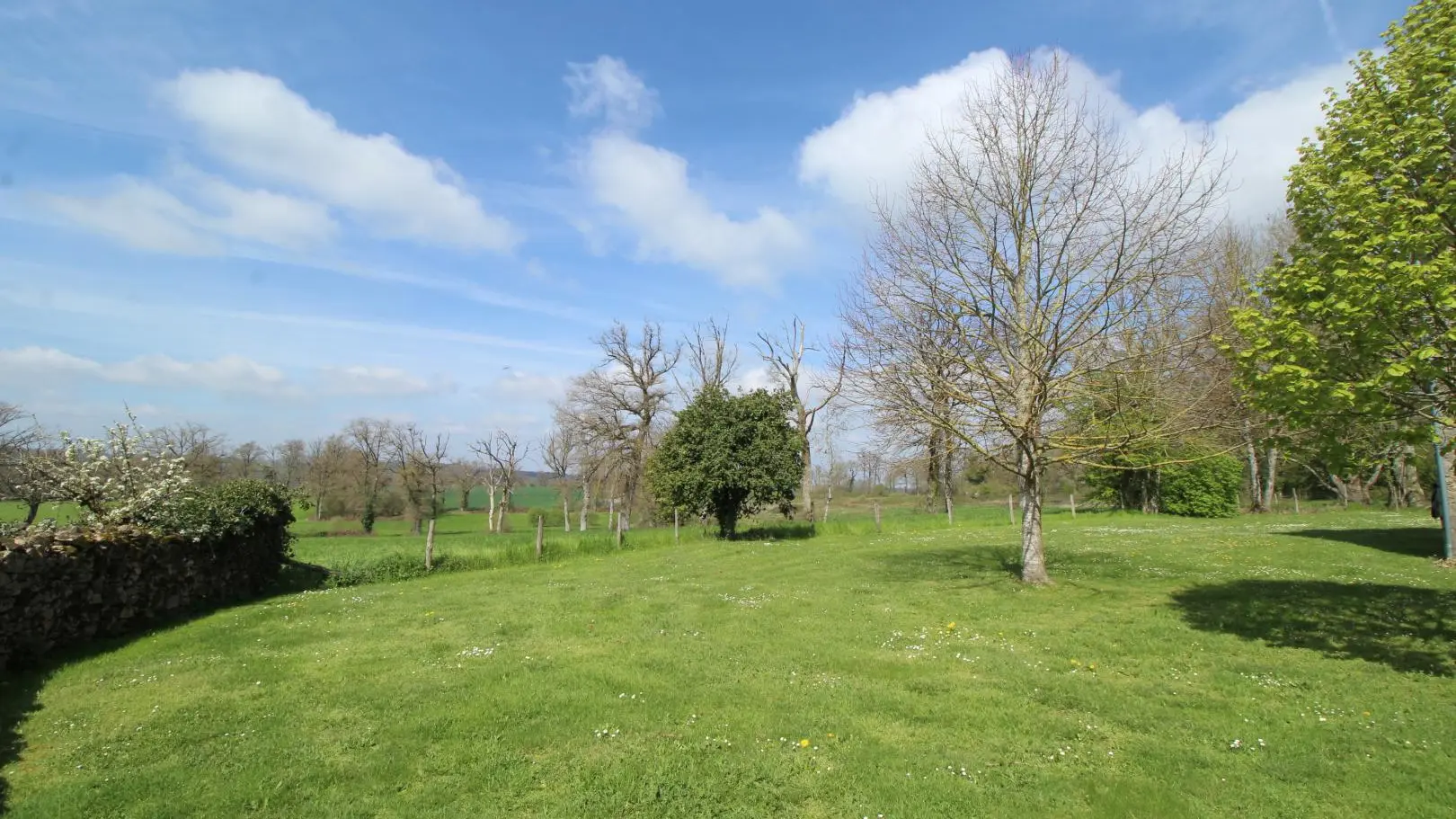 Gite La Maison De Clémence à Berneuil  en Haute-Vienne (Limousin)- jardin_37