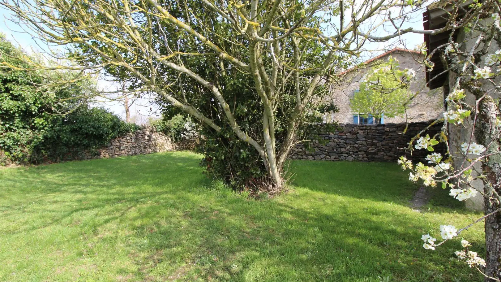 Gite La Maison Du Vinaigrier à Berneuil  en Haute-Vienne (Limousin)_3