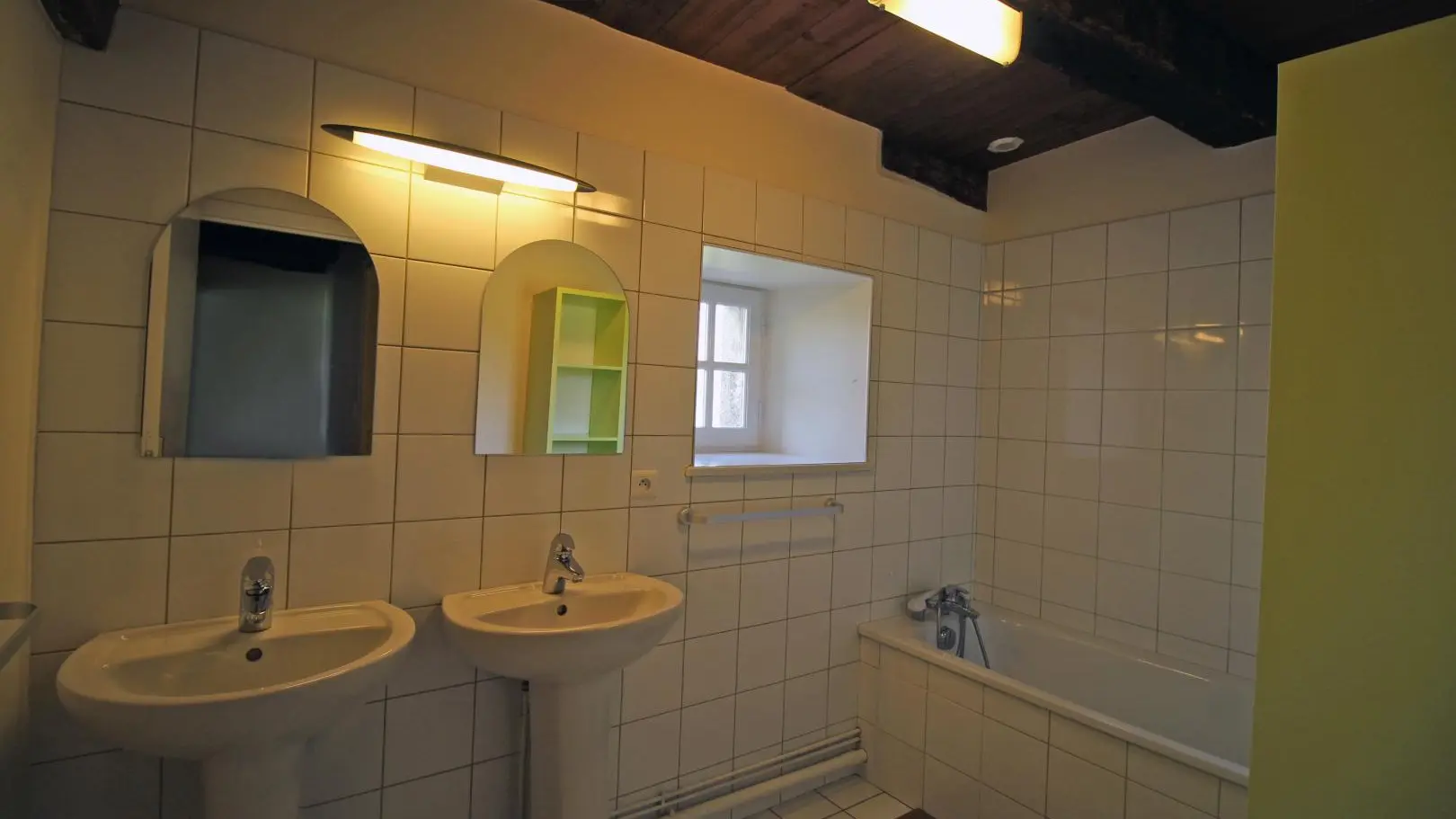 Gite La Maison Du Vinaigrier à Berneuil  en Haute-Vienne (Limousin)- salle de bains_14