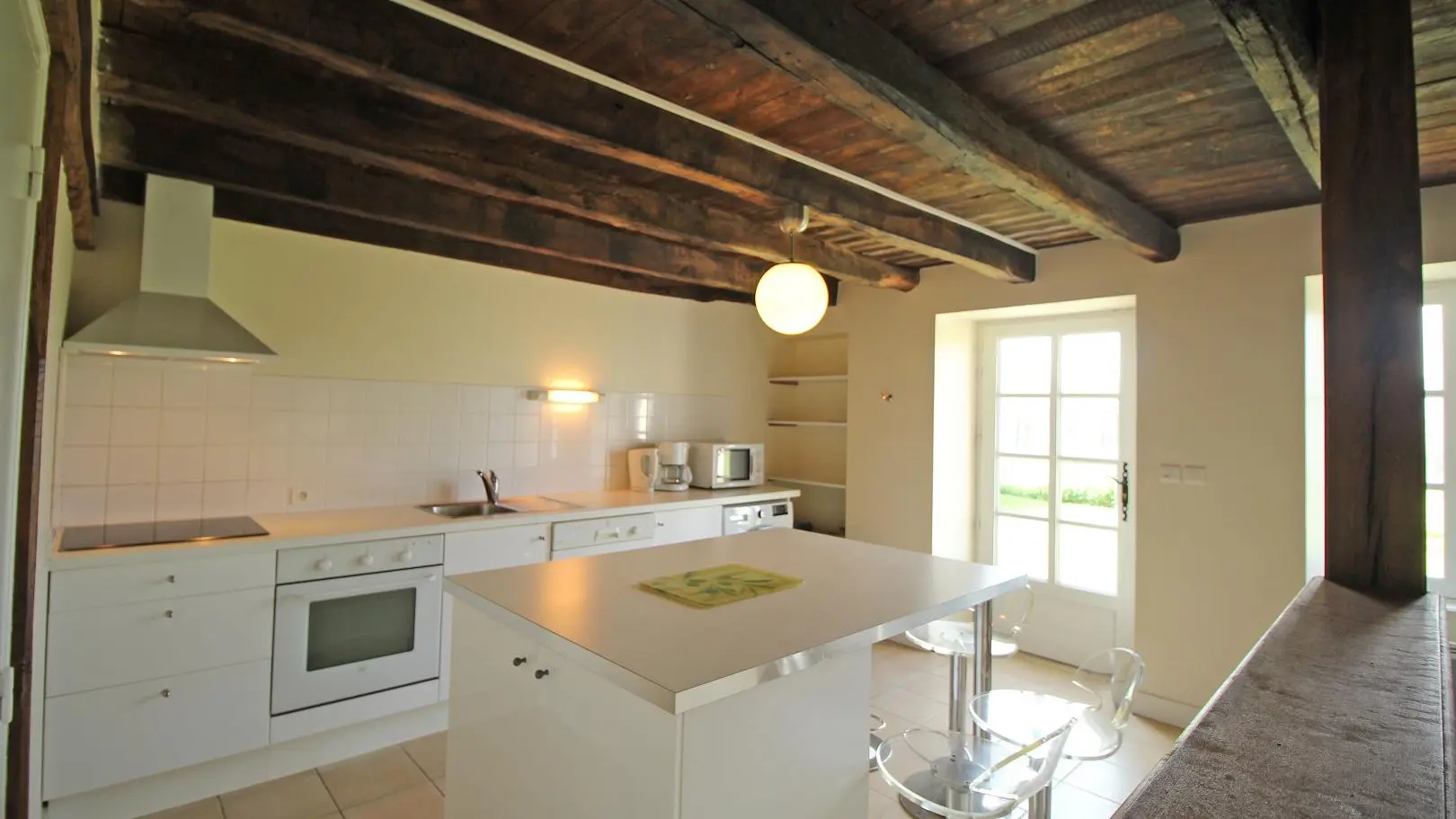 Gite La Maison Du Vinaigrier à Berneuil  en Haute-Vienne (Limousin)- cuisine_5