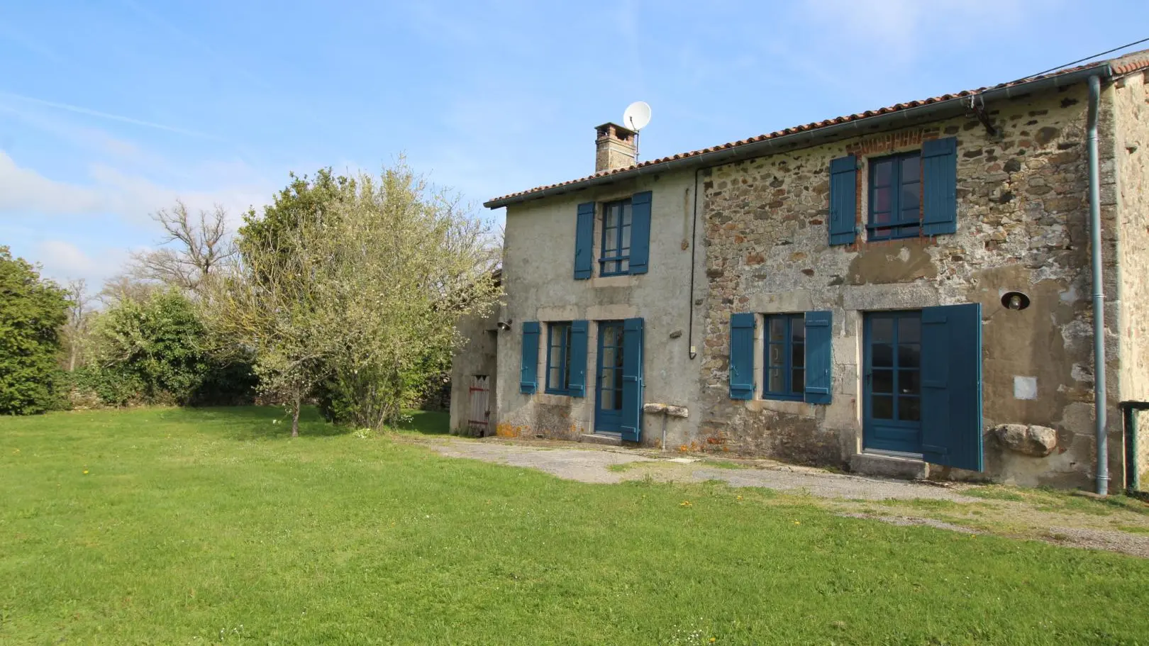 Gite La Maison Du Vinaigrier à Berneuil  en Haute-Vienne (Limousin)_1