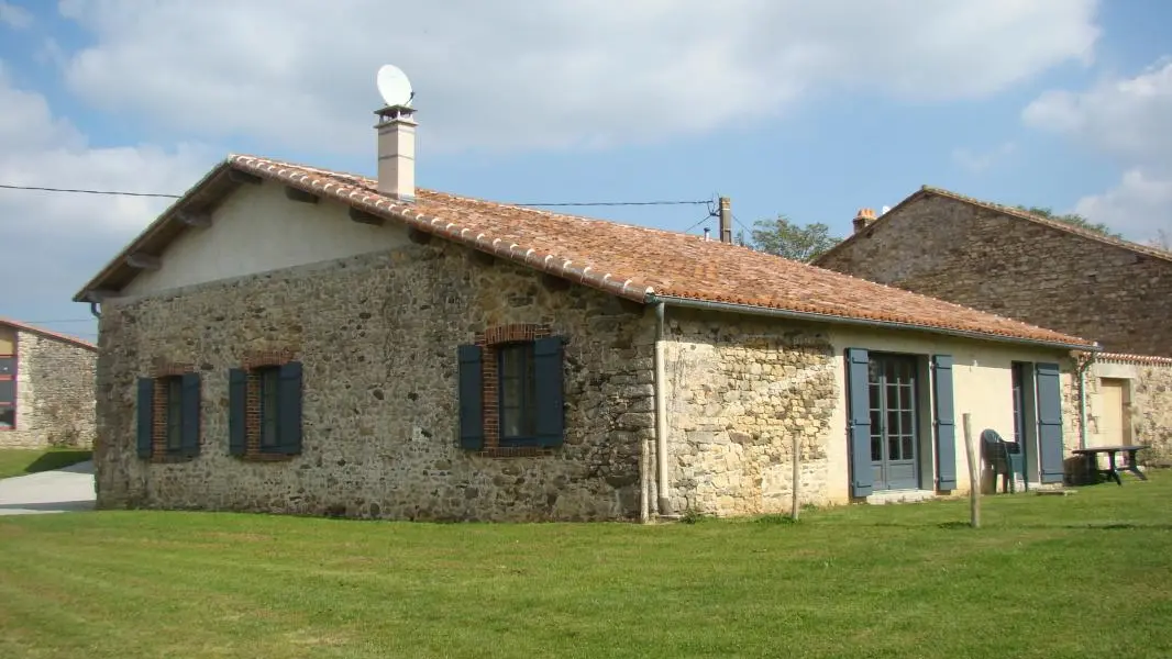GiteLa Grangeà Berneuil en Haute-Vienne(Limousin)_1