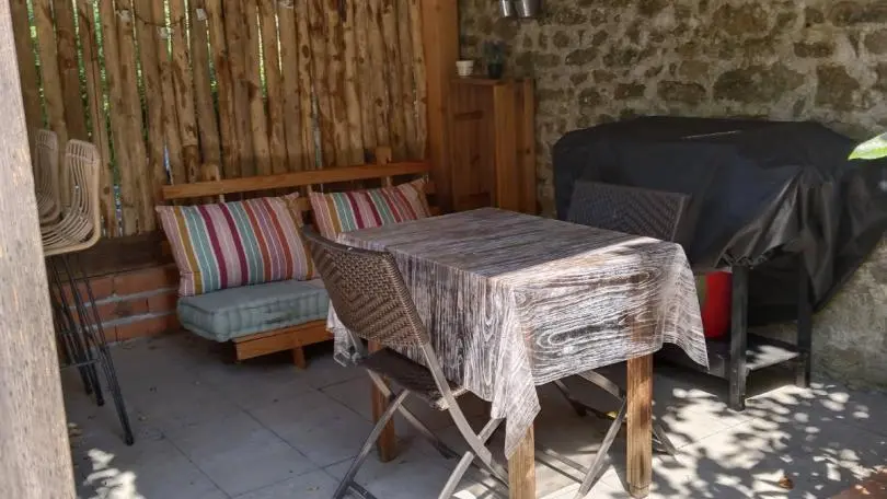 Gite Puy Bouraud à Vaulry en Haute-Vienne (Limousin en Nouvelle Aquitaine) - terrasse couverte_5
