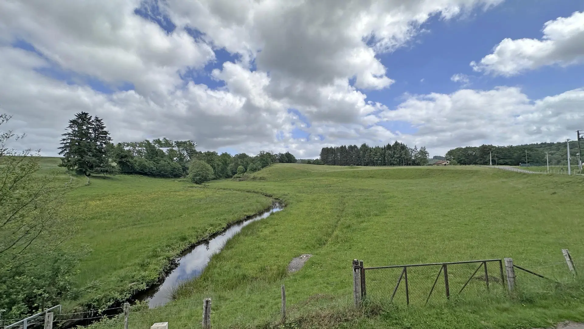Gîte 'Le loup de Chabannes' à Compreignac en Haute-Vienne (Nouvelle Aquitaine) - vue de la chambre parentale_44