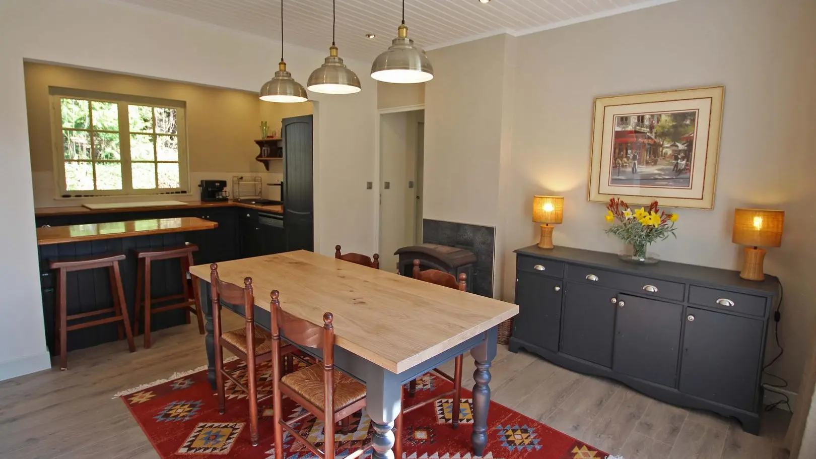 Gite Le Clos des Chênes à La Combe sur la commune de Thouron en Haute-Vienne (Nouvelle-Aquitaine) - espace repas et cuisine_11